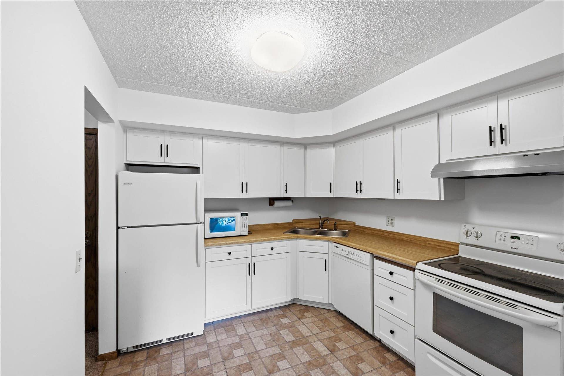 2455 Londin Lane E, #417, Maplewood, MN 55119 Kitchen Has been Remodeled with New Cabinets