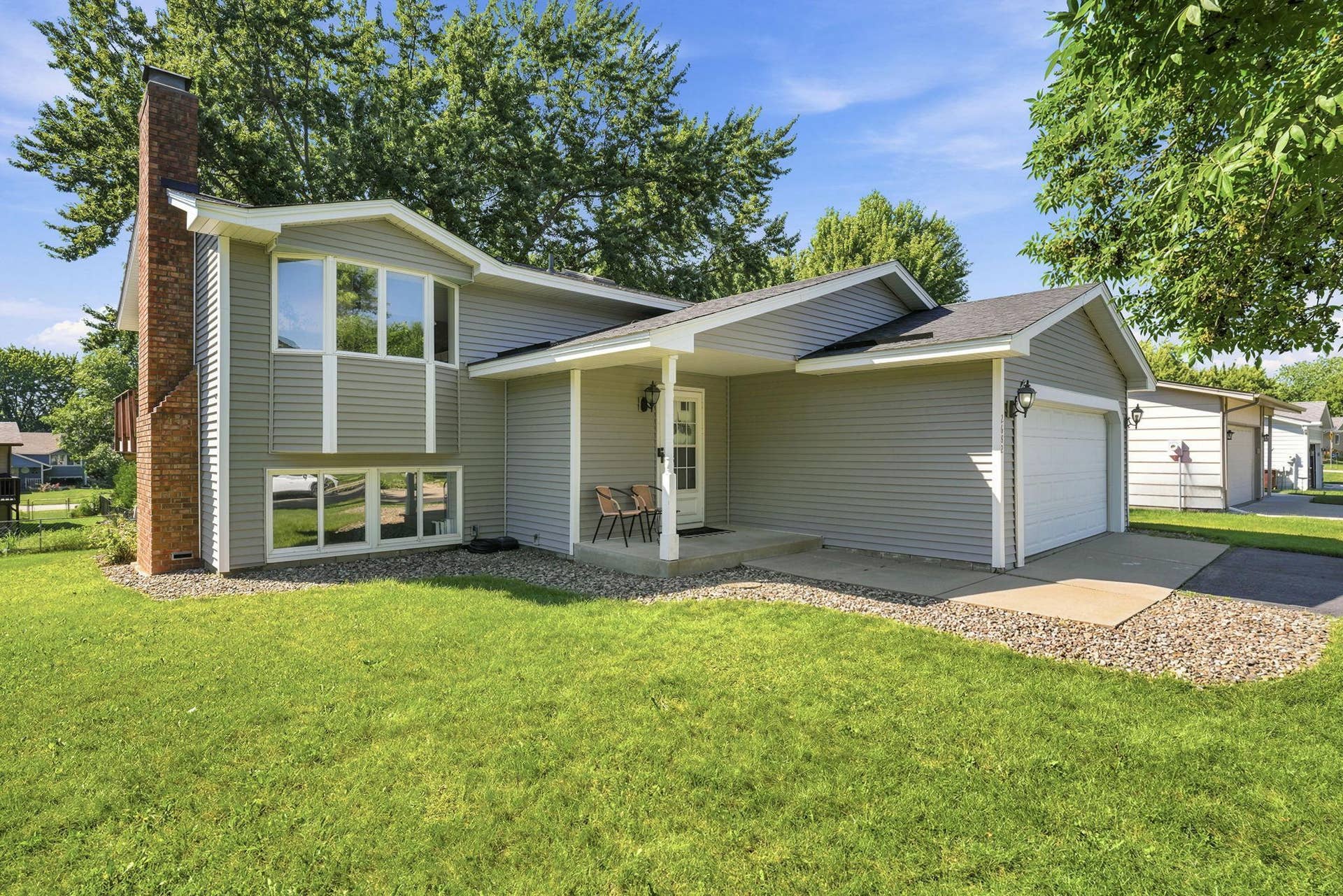 2682 Guthrie Avenue N, Oakdale, MN 55128