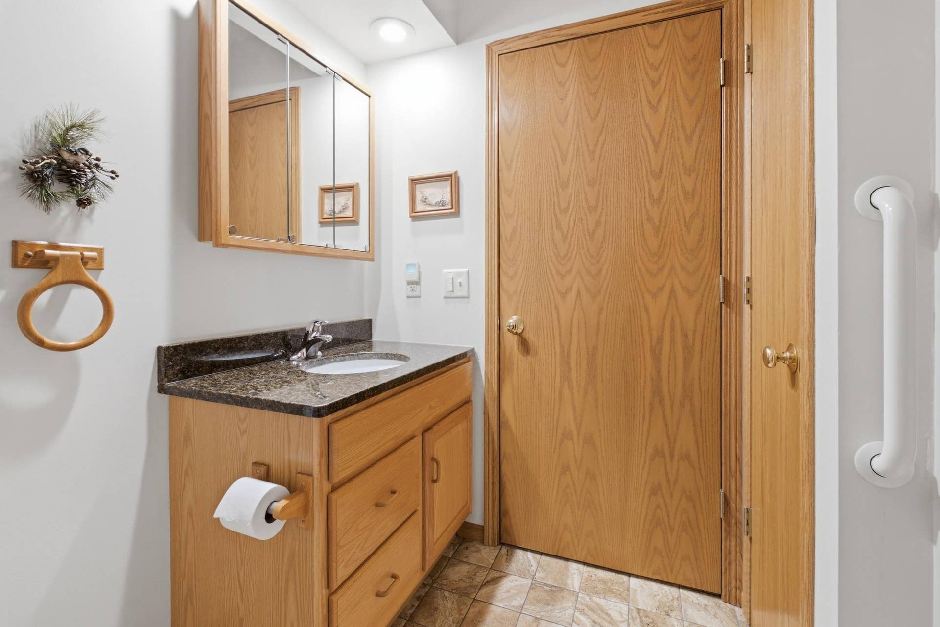 14085 Snapping Turtle Court NE, Bemidji, MN 56601 main floor full bath