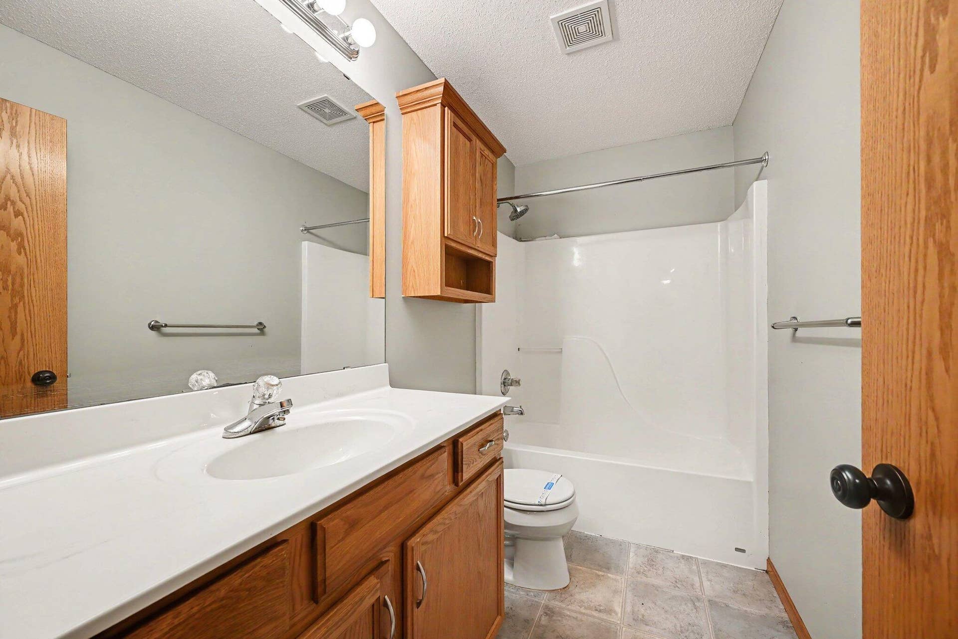 3850 Jamestown Curve, Woodbury, MN 55129 22_beyc6a55a7009d2bb.jpg