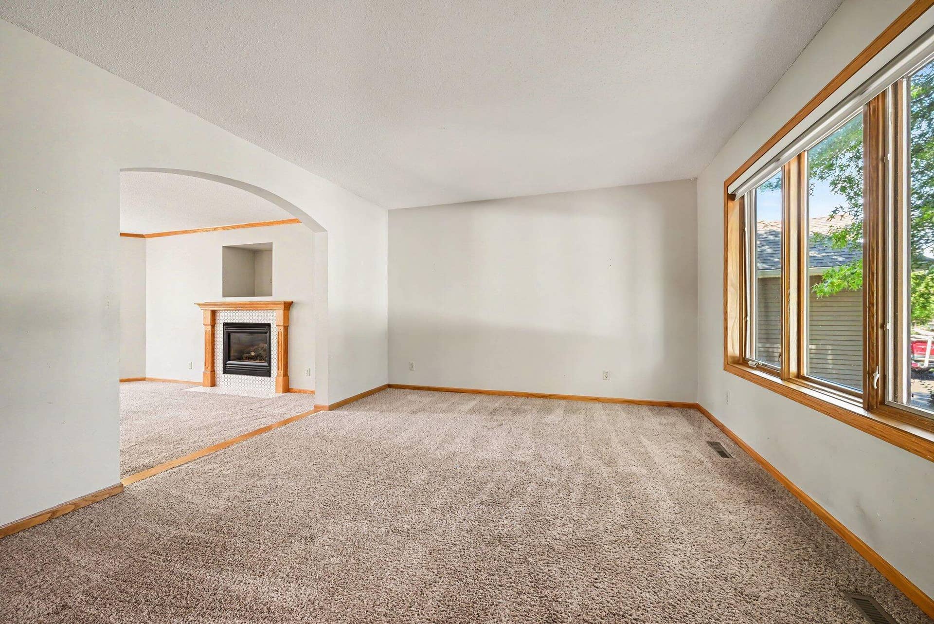3850 Jamestown Curve, Woodbury, MN 55129 08_beyc6a55a6da60879.jpg