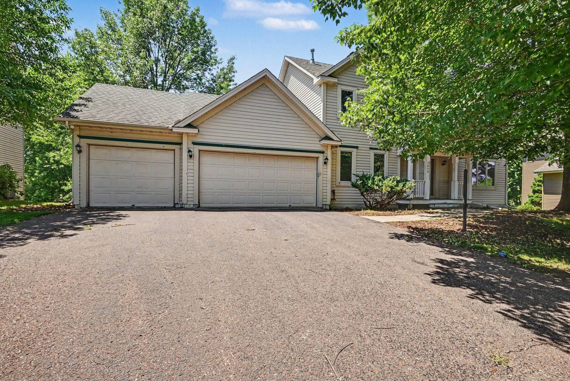 3850 Jamestown Curve, Woodbury, MN 55129 01_beyc6a55a6afe9190.jpg