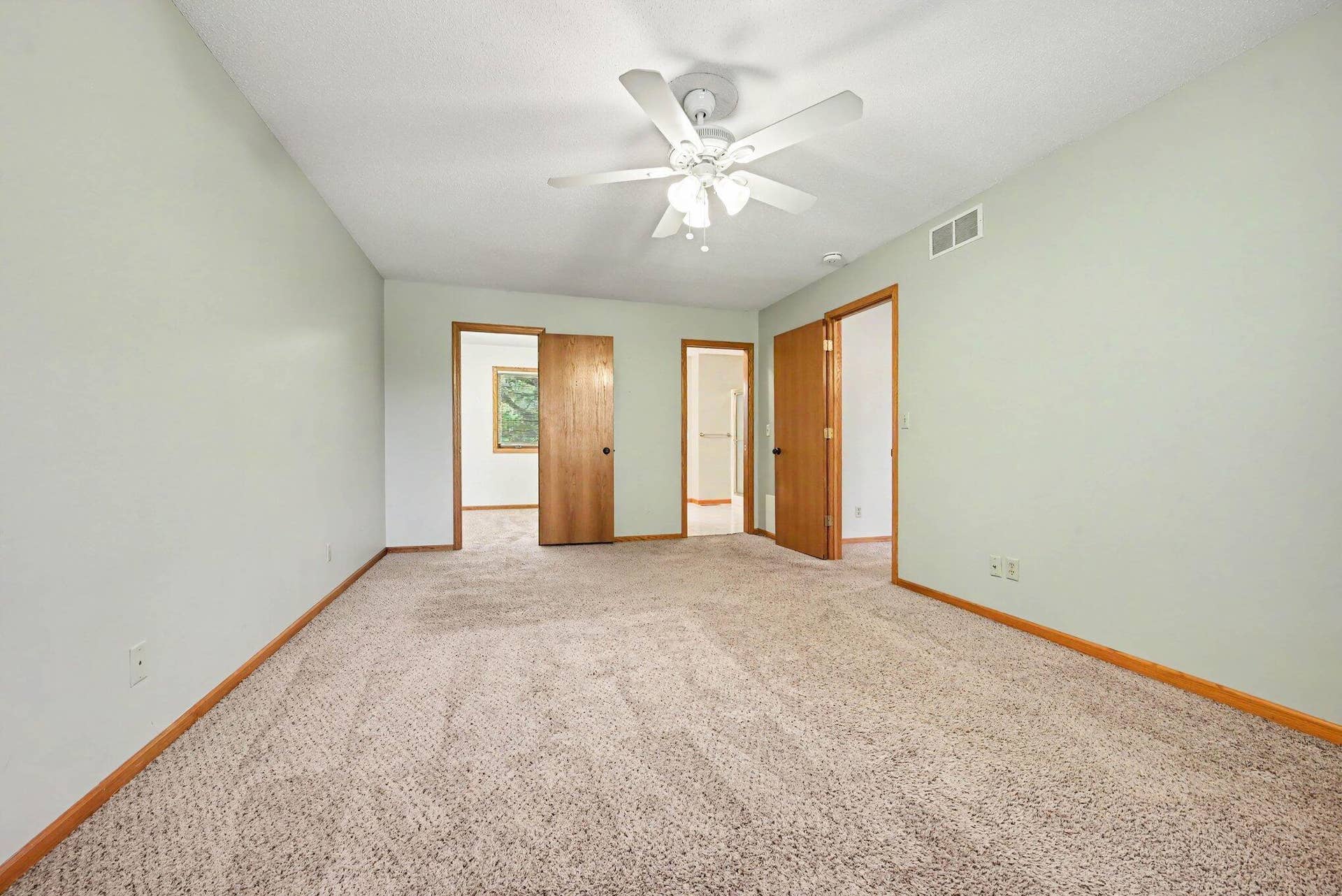 3850 Jamestown Curve, Woodbury, MN 55129 17_beyc6a55a6f3d5f71.jpg