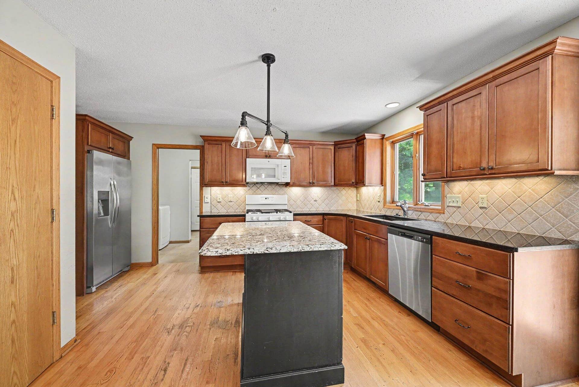 3850 Jamestown Curve, Woodbury, MN 55129 13_beyc6a55a6ea2948a.jpg