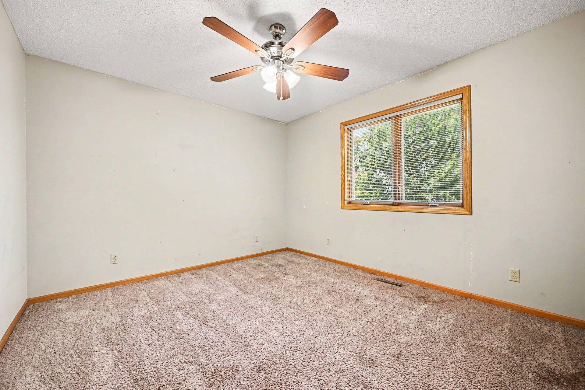 3850 Jamestown Curve, Woodbury, MN 55129 23_beyc6a55a70322f67.jpg