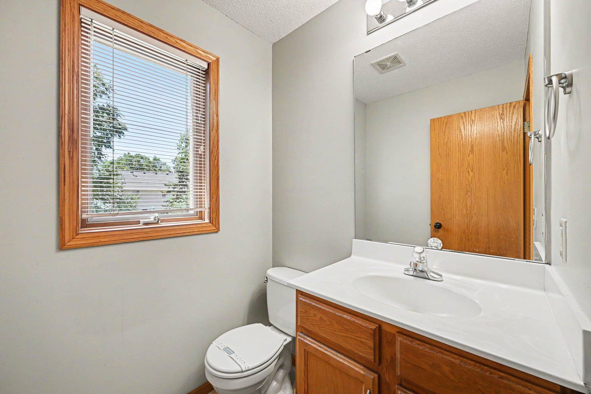 3850 Jamestown Curve, Woodbury, MN 55129 32_beyc6a55a71bad20f.jpg
