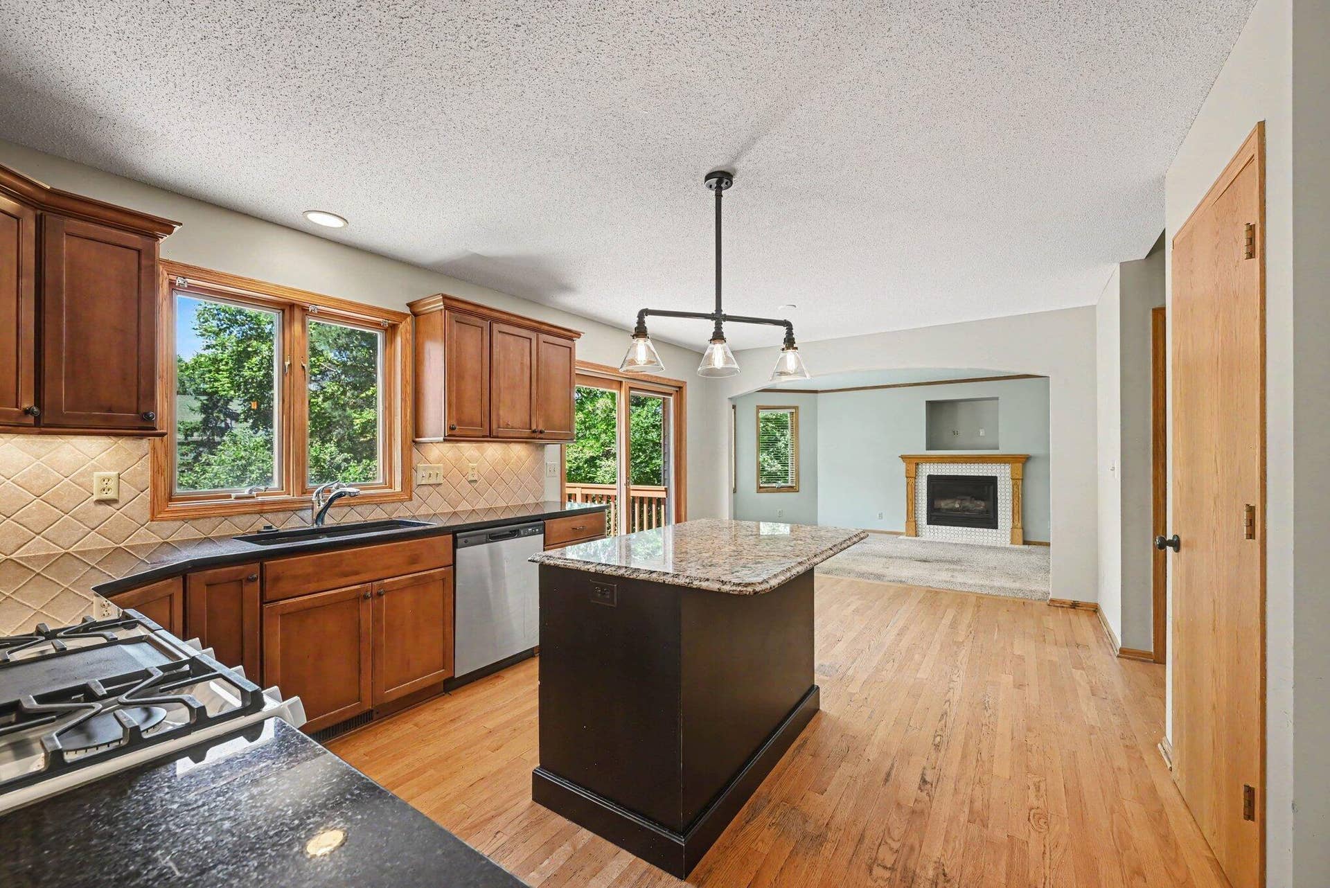 3850 Jamestown Curve, Woodbury, MN 55129 14_beyc6a55a6ee54b6d.jpg