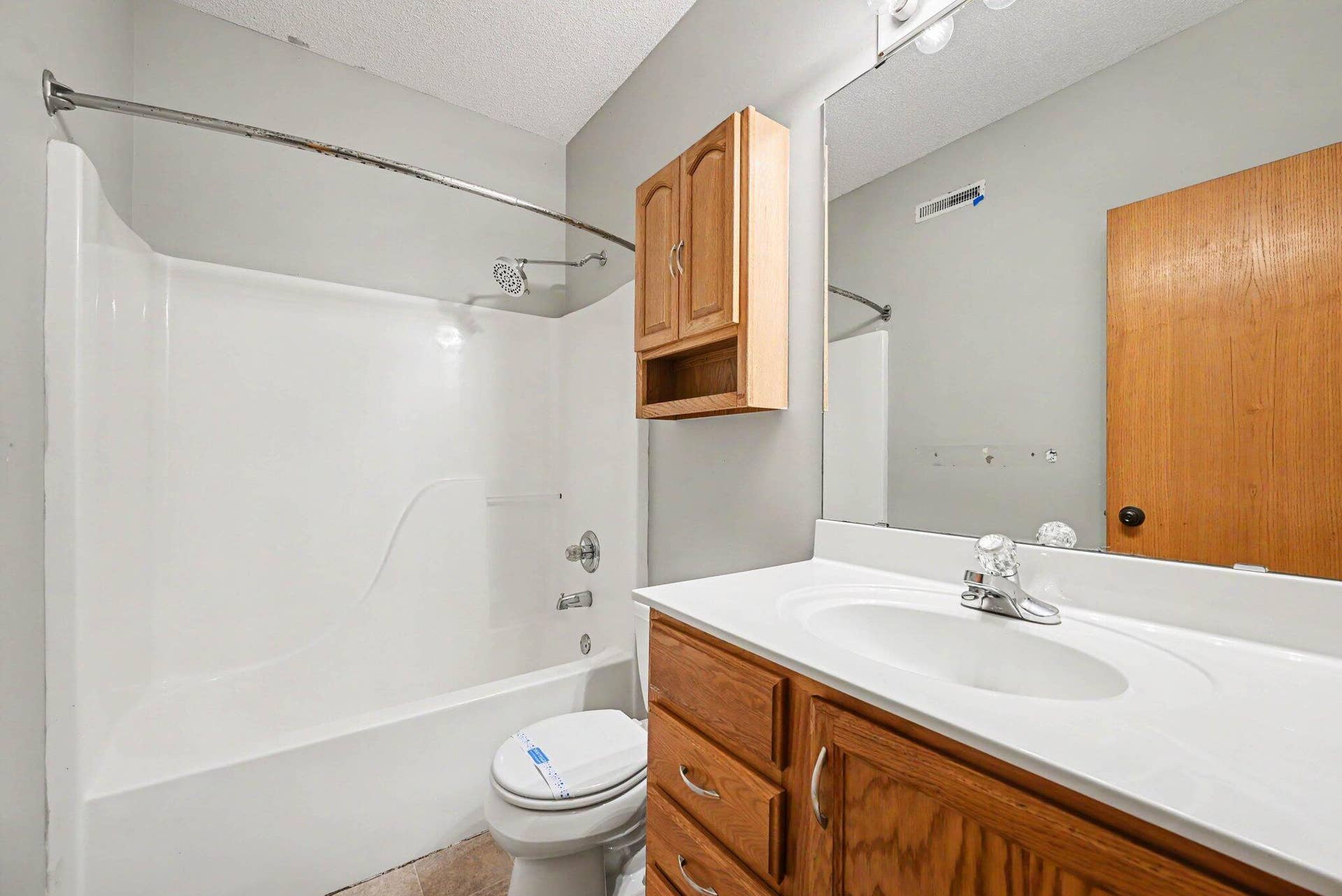 3850 Jamestown Curve, Woodbury, MN 55129 25_beyc6a55a7074da4c.jpg
