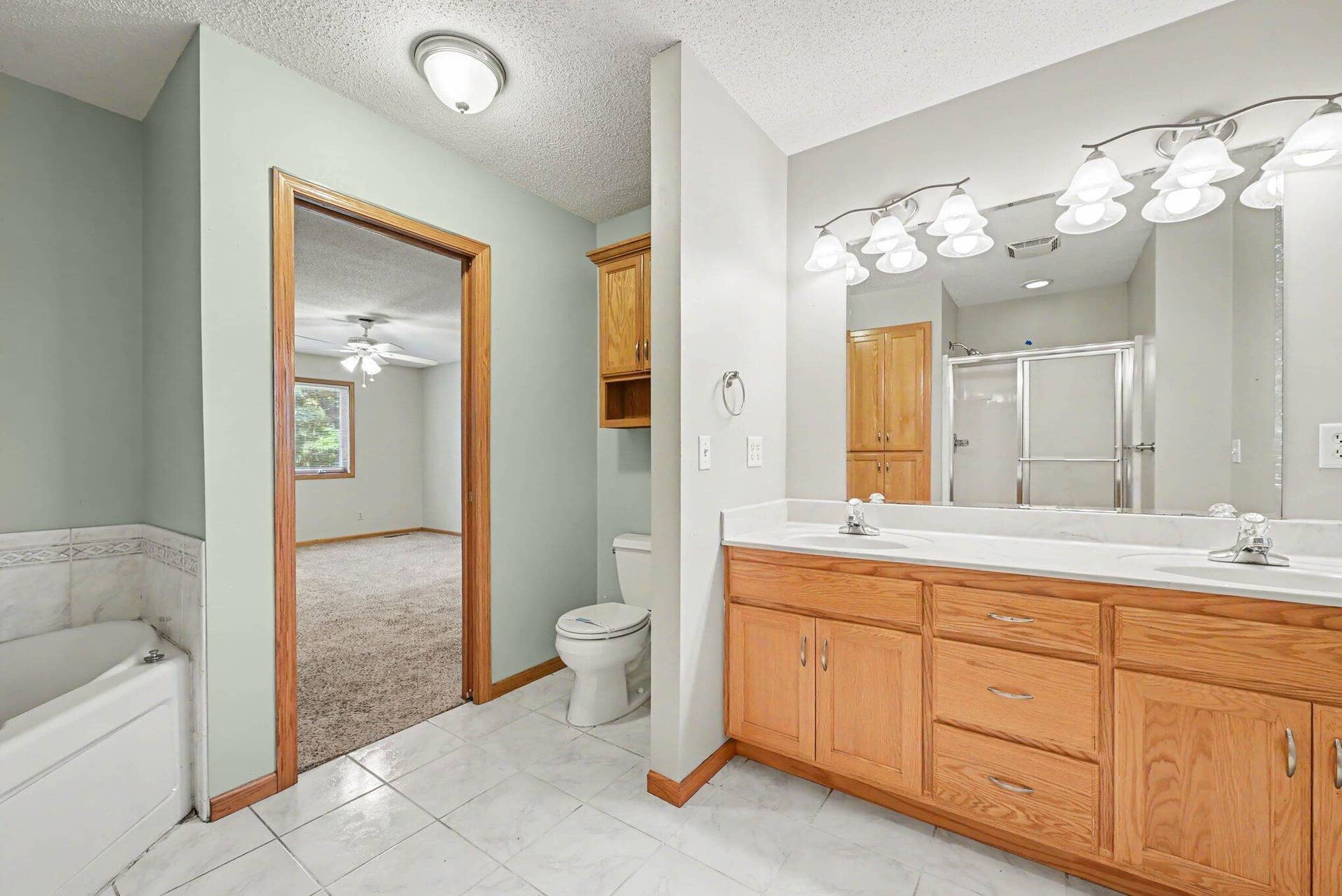 3850 Jamestown Curve, Woodbury, MN 55129 20_beyc6a55a6fc1fa44.jpg