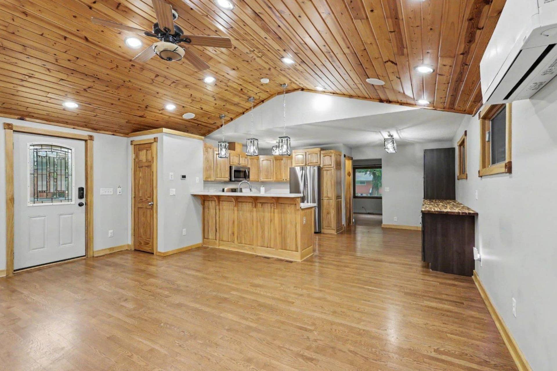 4858 Carolyn Lane, White Bear Lake, MN 55110 006_file_3813.jpg