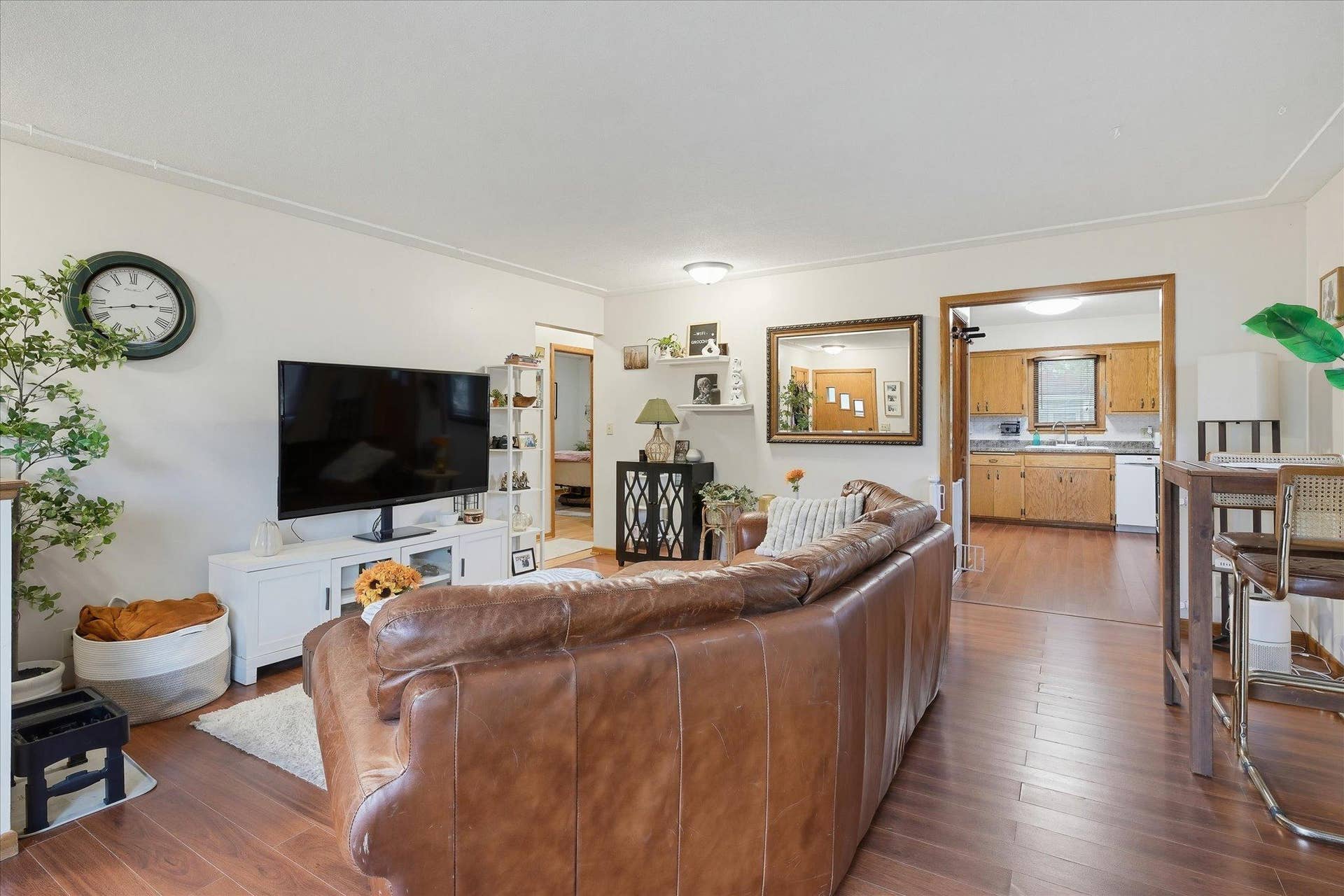 625 Summer Street NE, 71, Minneapolis, MN 55413 627 Summer - Living Room to Kitchen