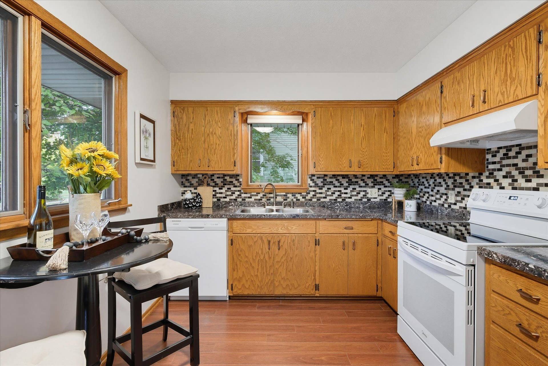 625 Summer Street NE, 71, Minneapolis, MN 55413 625 Summer - Kitchen