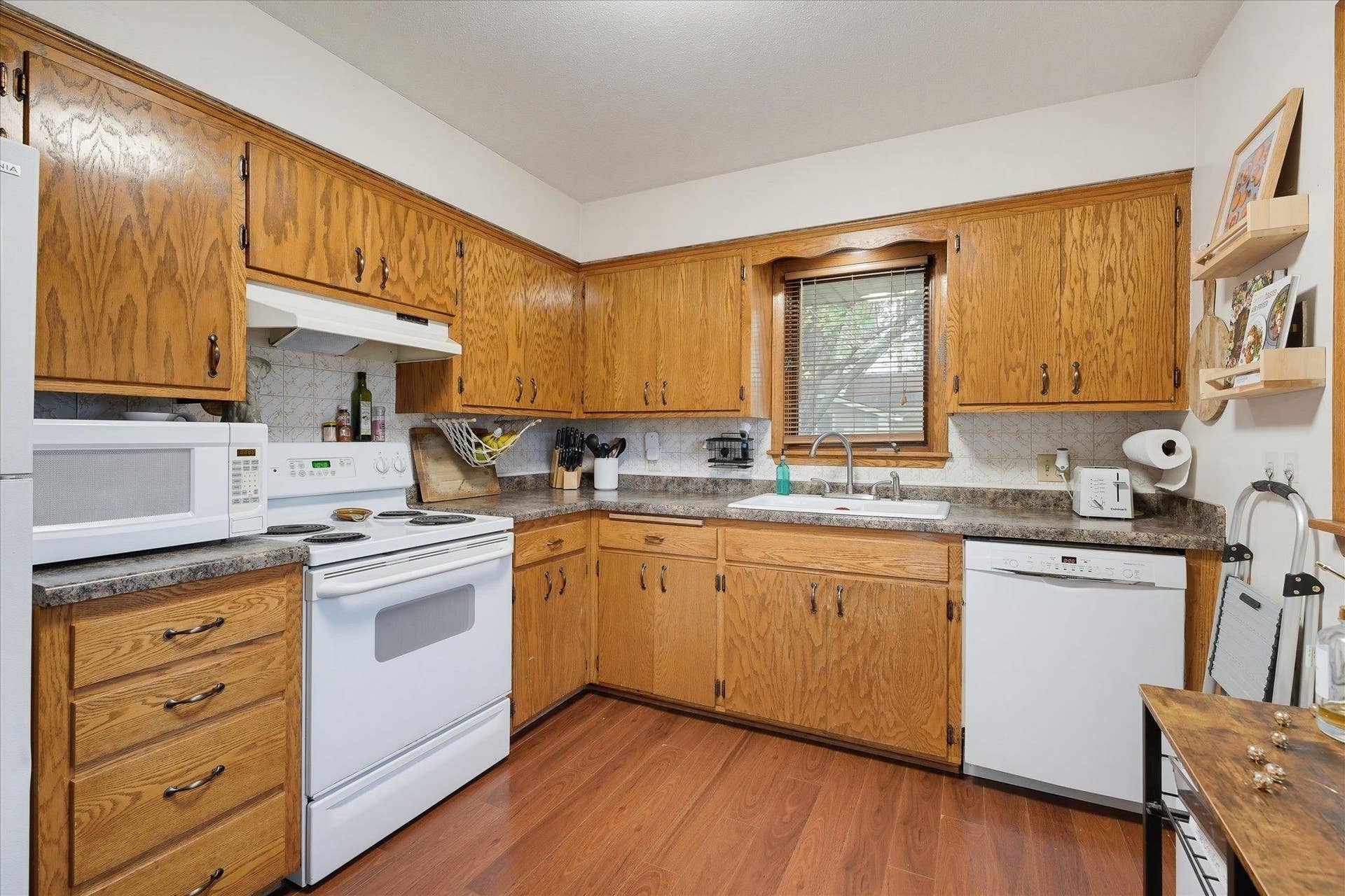 625 Summer Street NE, 71, Minneapolis, MN 55413 627 Summer - Kitchen