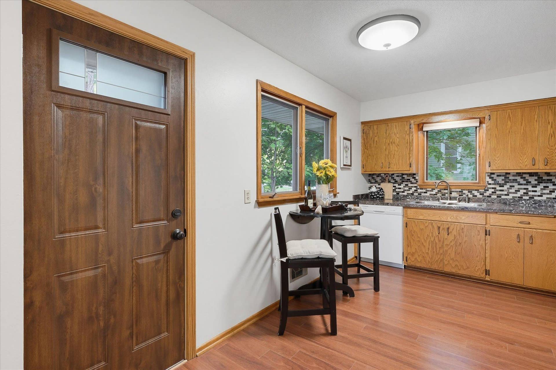 625 Summer Street NE, 71, Minneapolis, MN 55413 625 Summer - Side Entry Door to Kitchen