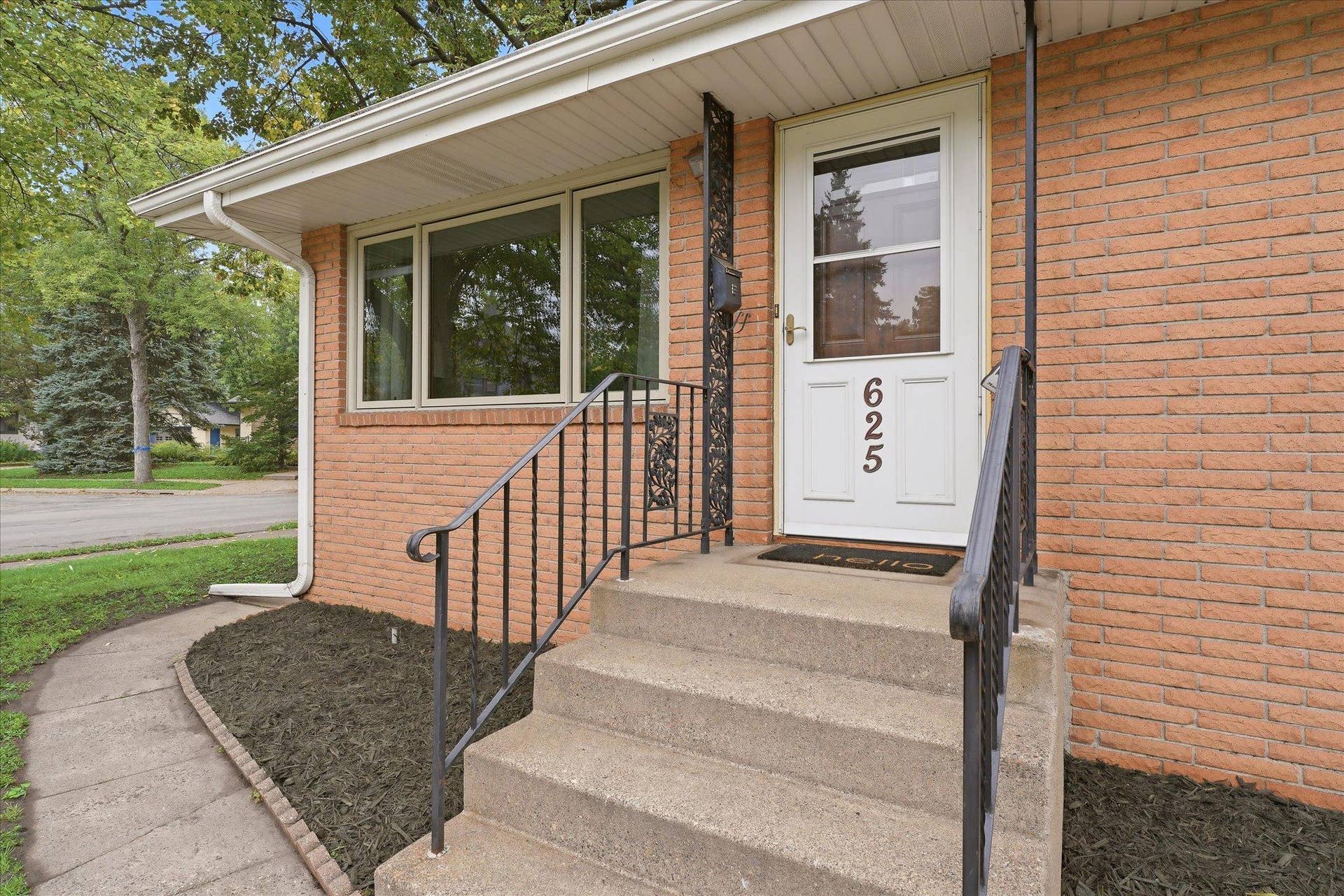 625 Summer Street NE, 71, Minneapolis, MN 55413 625 Summer - Front Entrance