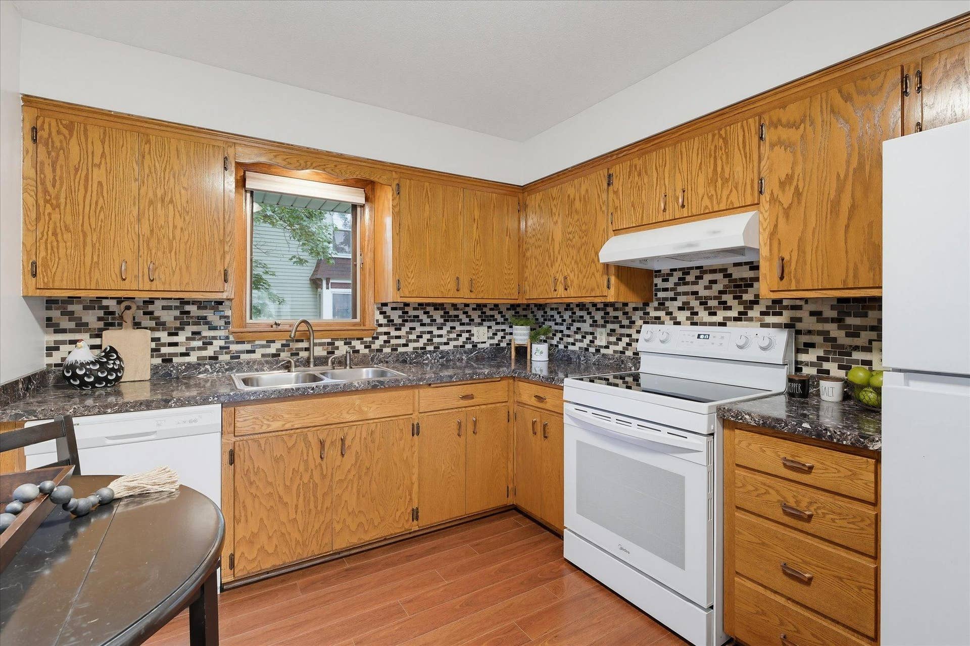 625 Summer Street NE, 71, Minneapolis, MN 55413 625 Summer - Kitchen