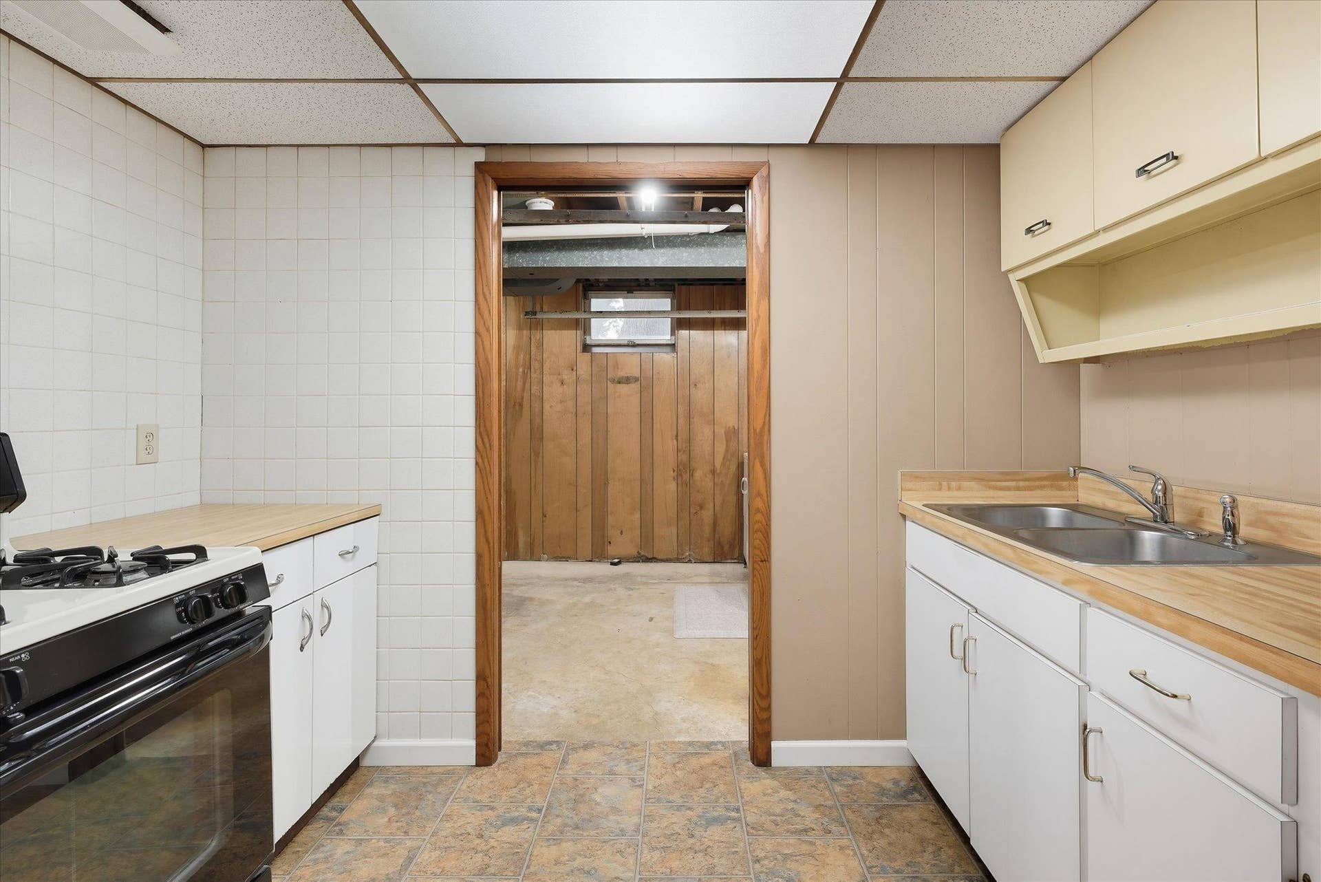 625 Summer Street NE, 71, Minneapolis, MN 55413 625 Summer - Lower Level Kitchen to Utility Room