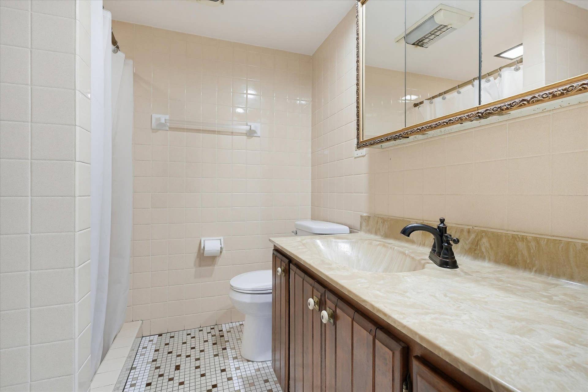 625 Summer Street NE, 71, Minneapolis, MN 55413 625 Summer - Lower Level 3/4 Bathroom
