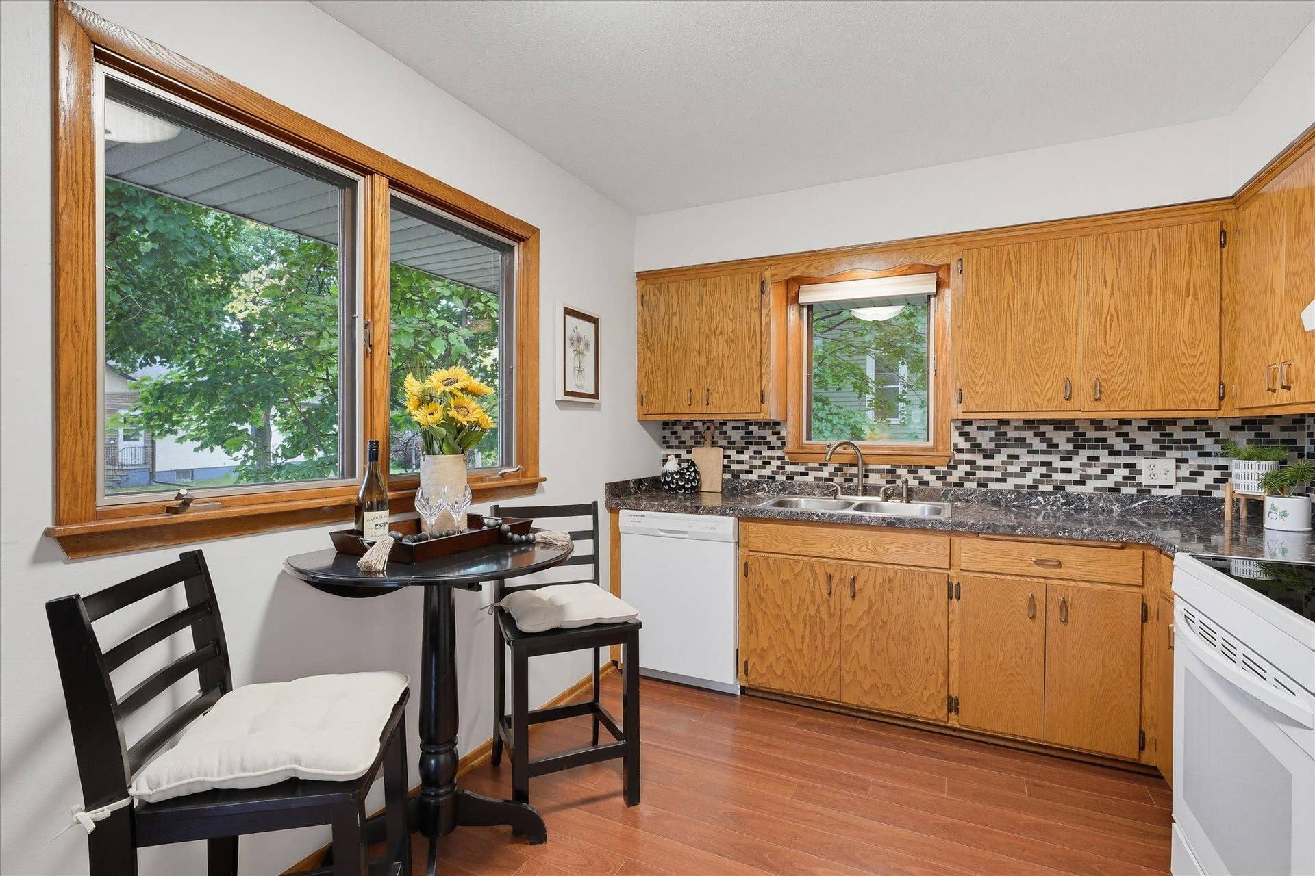 625 Summer Street NE, 71, Minneapolis, MN 55413 625 Summer Kitchen Windows provide natural light!