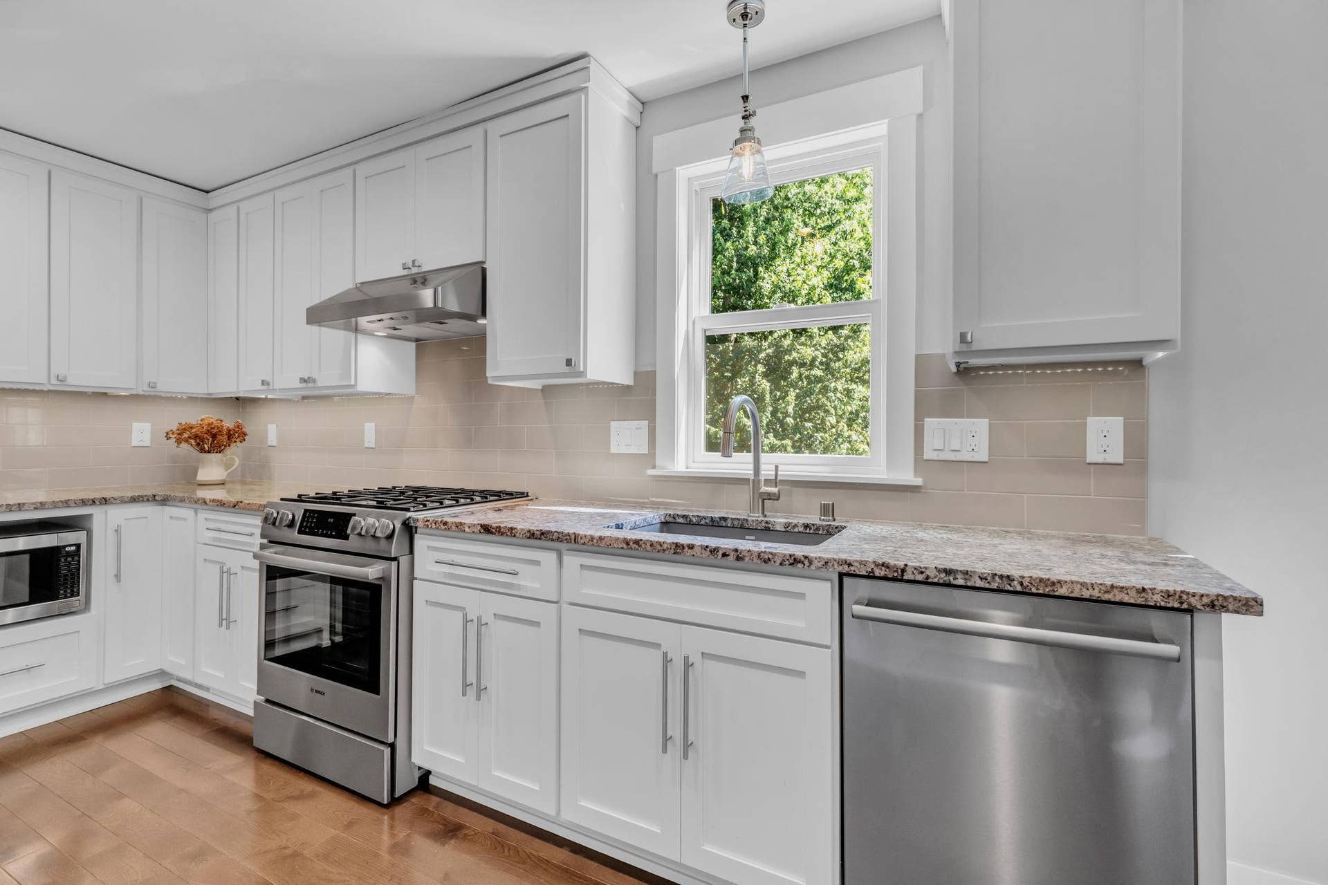 4213 Wooddale Avenue S, Saint Louis Park, MN 55416 Granite countertops