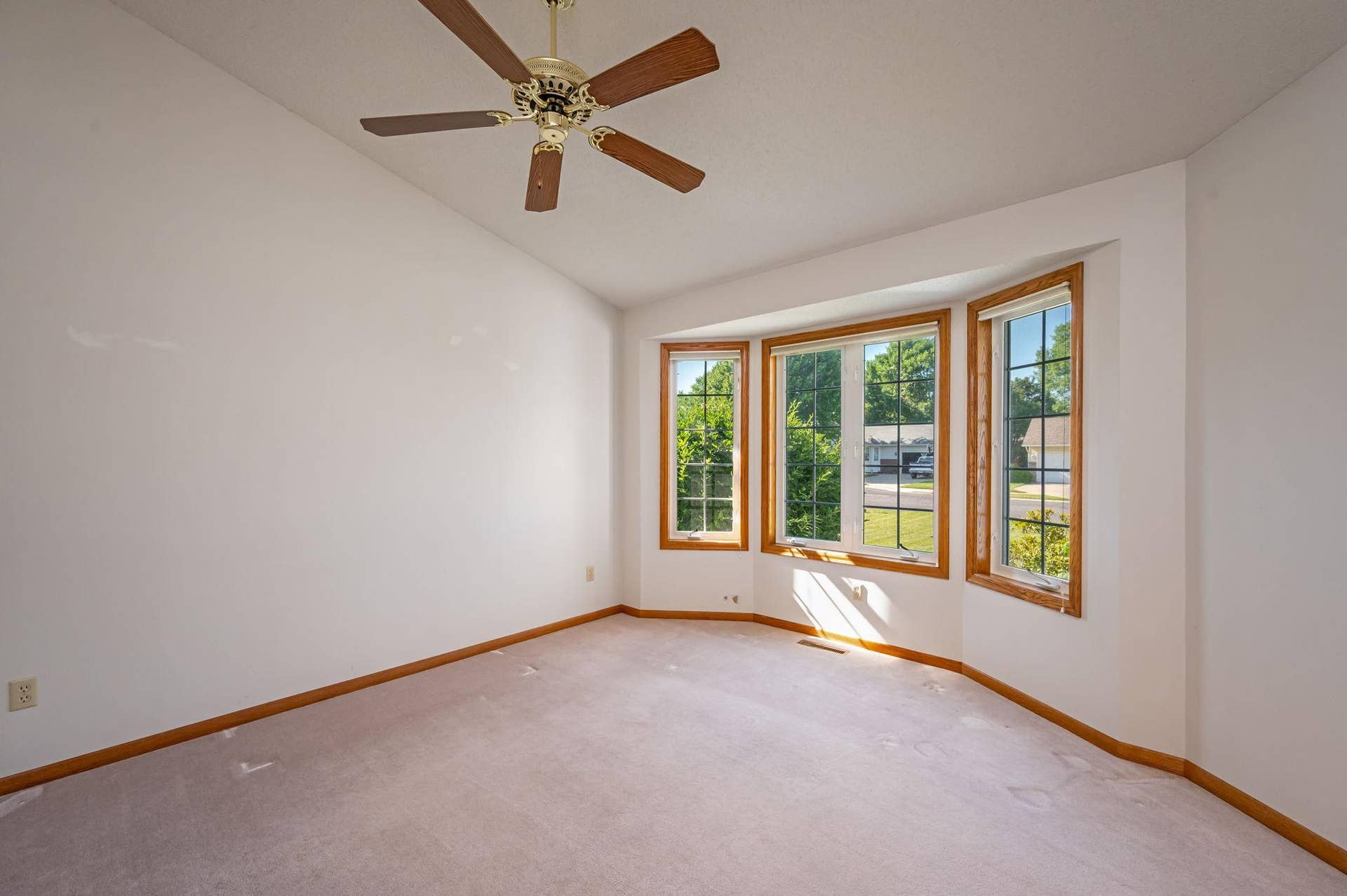 19 La Mar Court, North Mankato, MN 56003 19 La Mar Ct North Mankato MN-09.jpg