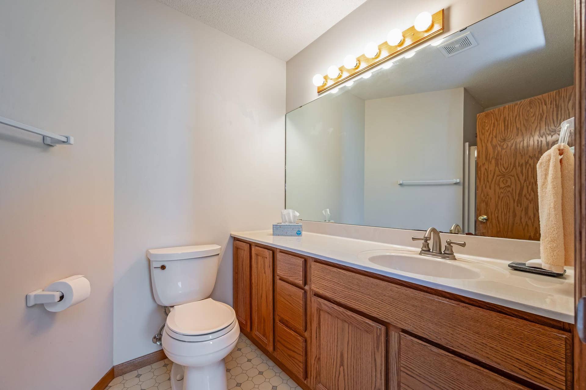 19 La Mar Court, North Mankato, MN 56003 19 La Mar Ct North Mankato MN-19.jpg