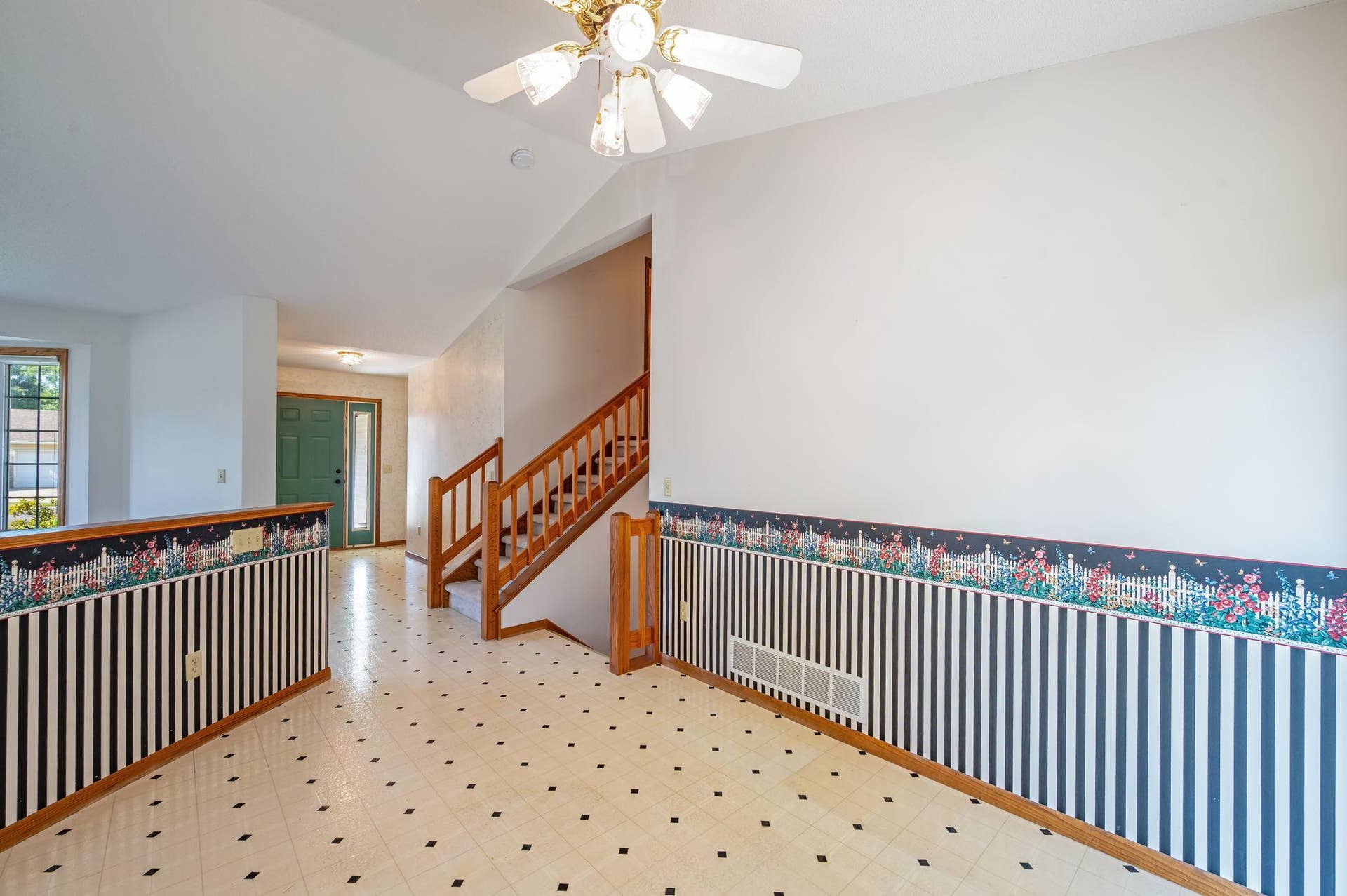 19 La Mar Court, North Mankato, MN 56003 19 La Mar Ct North Mankato MN-13.jpg
