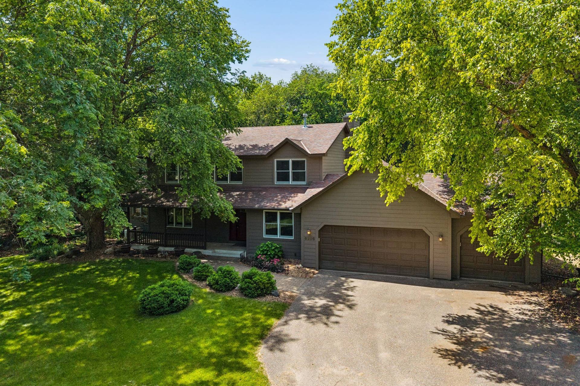 6306 Crackleberry Trail, Woodbury, MN 55129 Welcome Home!