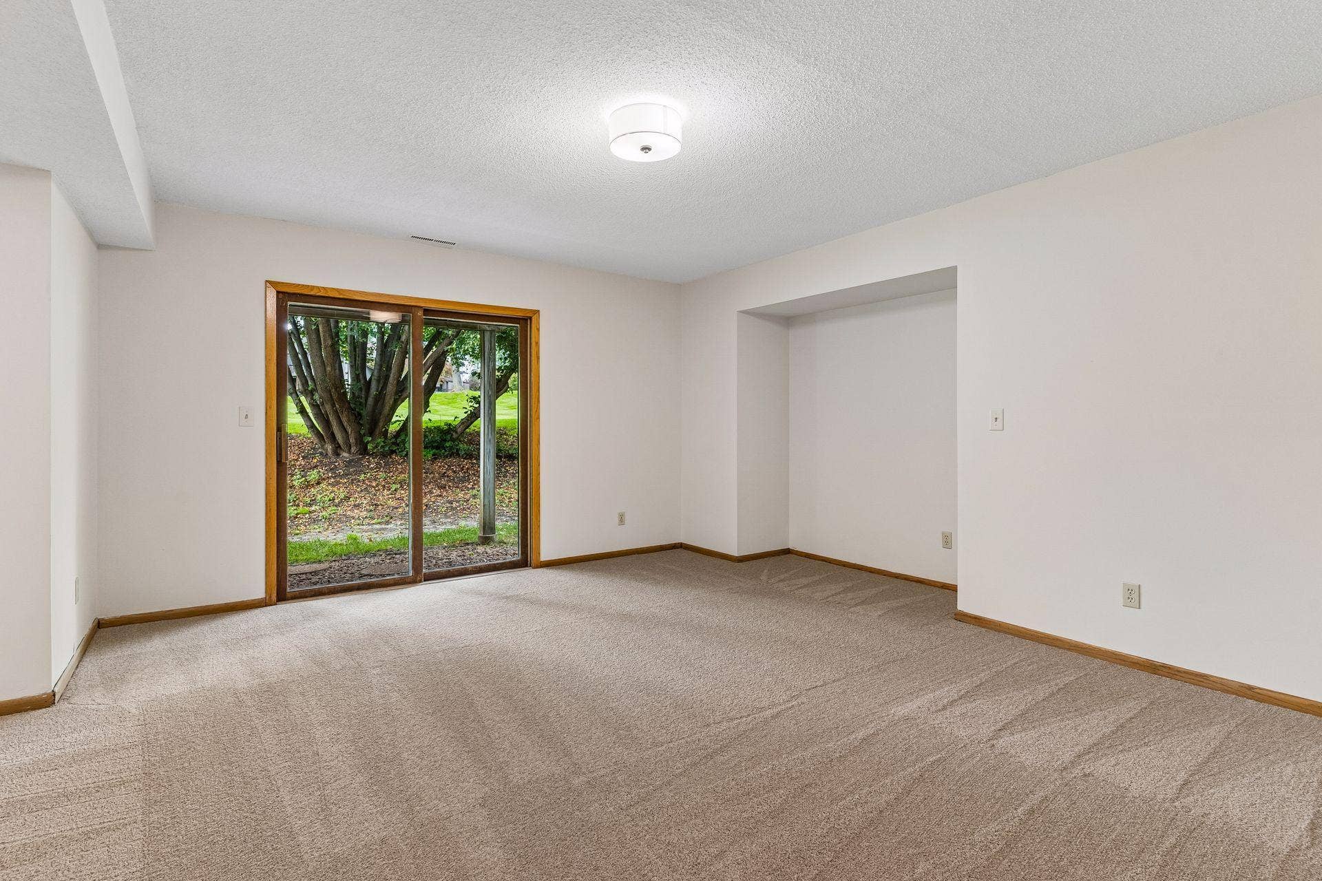 3149 Farnum Drive, Eagan, MN 55121 3149 Farnum Drive, Eagan, MN 55121