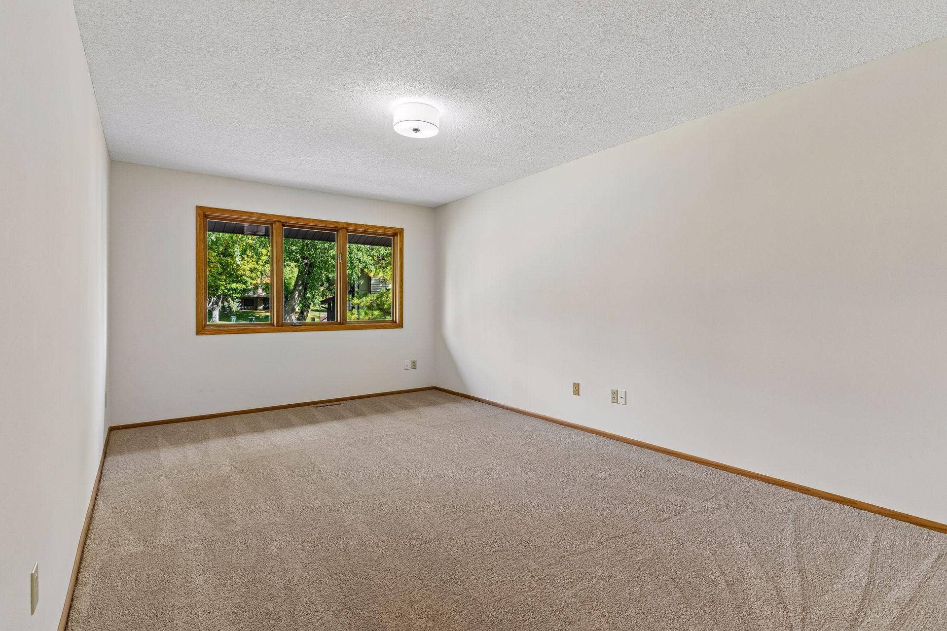 3149 Farnum Drive, Eagan, MN 55121 3149 Farnum Drive, Eagan, MN 55121