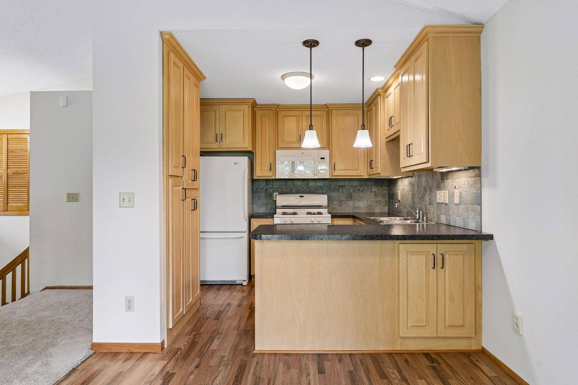 3149 Farnum Drive, Eagan, MN 55121 3149 Farnum Drive, Eagan, MN 55121