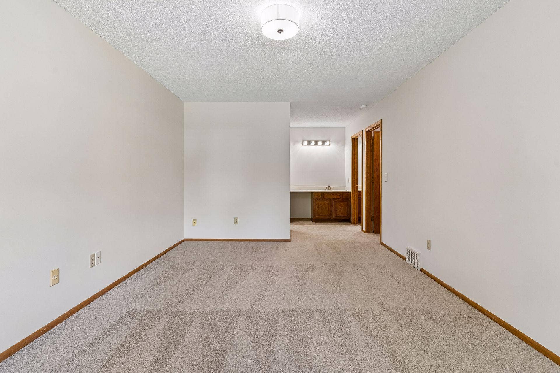 3149 Farnum Drive, Eagan, MN 55121 3149 Farnum Drive, Eagan, MN 55121