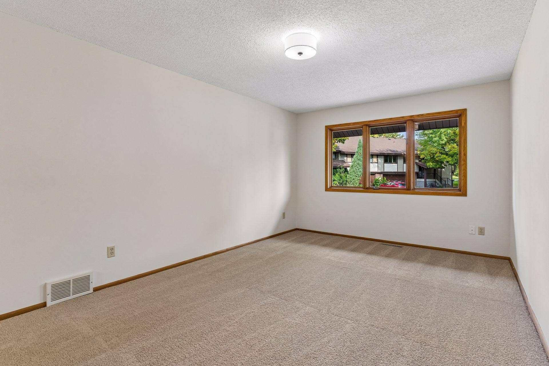 3149 Farnum Drive, Eagan, MN 55121 3149 Farnum Drive, Eagan, MN 55121