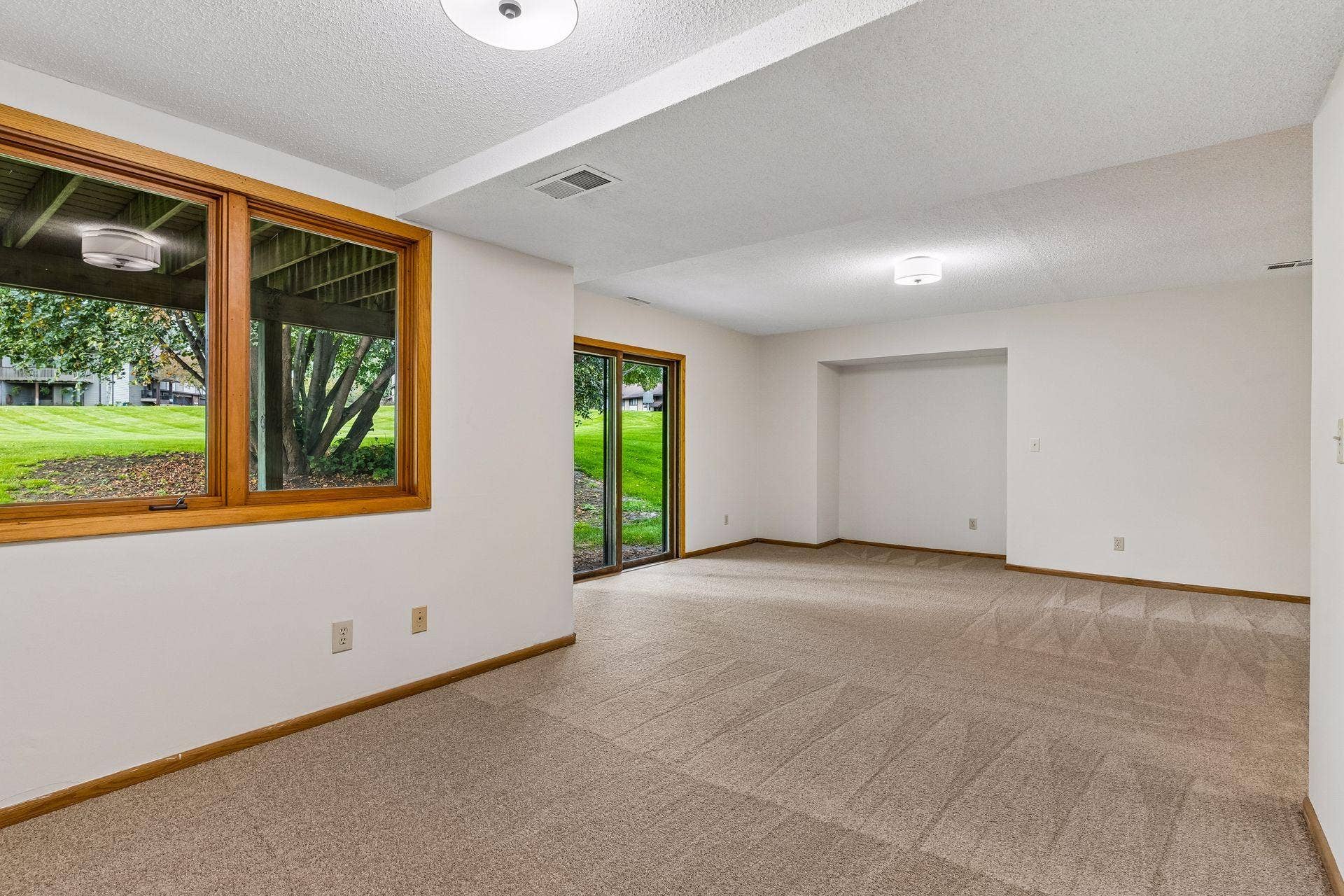 3149 Farnum Drive, Eagan, MN 55121 3149 Farnum Drive, Eagan, MN 55121