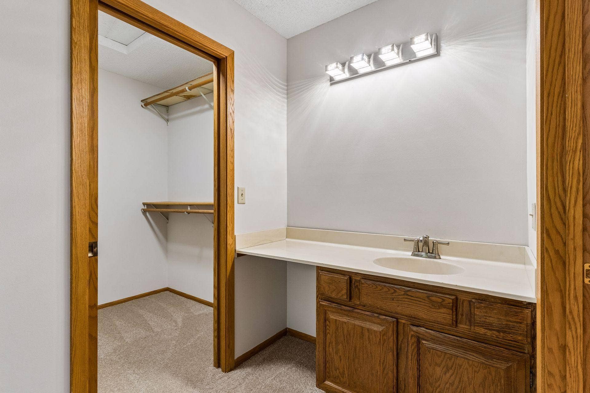 3149 Farnum Drive, Eagan, MN 55121 3149 Farnum Drive, Eagan, MN 55121