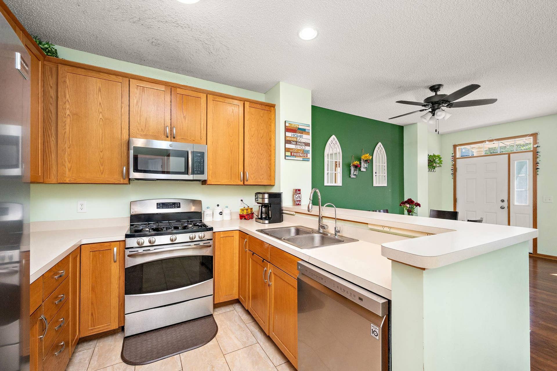1072 Henslow Avenue N, Oakdale, MN 55128 8-web-or-mls-1072-henslow-ave-n.jpg