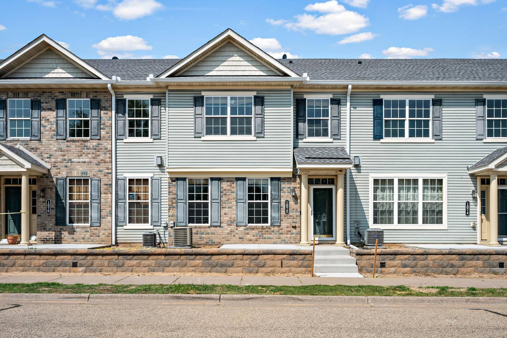 1072 Henslow Avenue N, Oakdale, MN 55128 1-web-or-mls-1072-henslow-ave-n.jpg