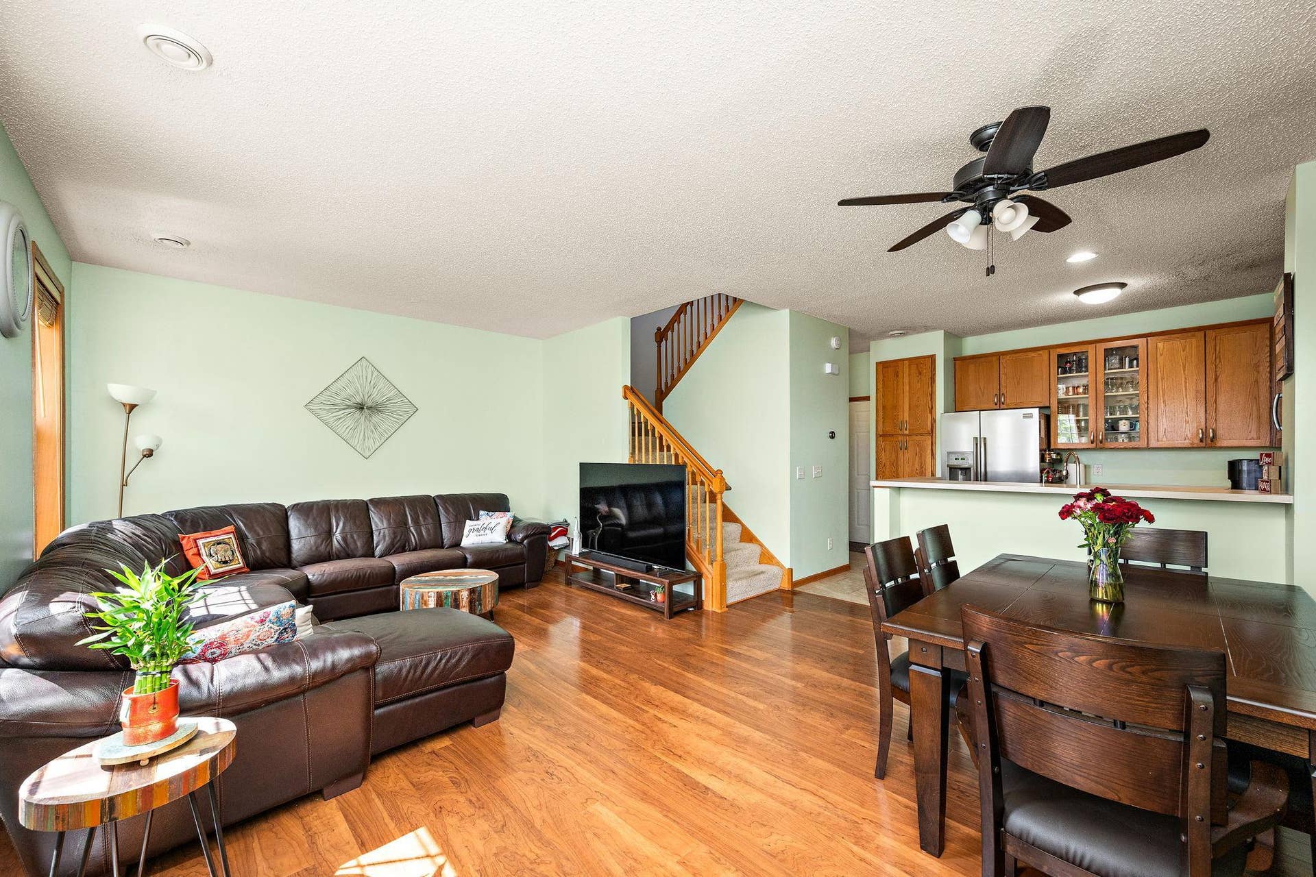 1072 Henslow Avenue N, Oakdale, MN 55128 4-web-or-mls-1072-henslow-ave-n.jpg