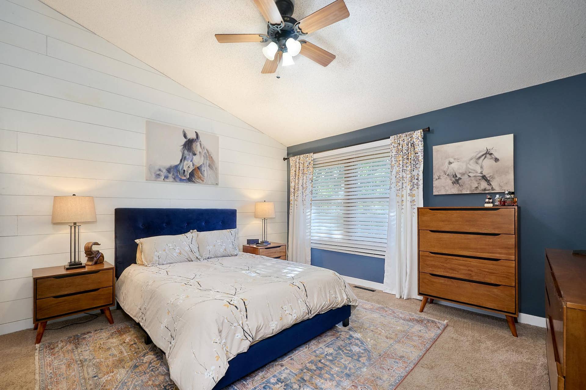 2327 Grange Avenue N, Oakdale, MN 55128 Owners suite