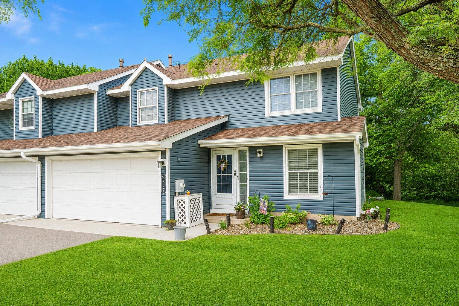 2327 Grange Avenue N, Oakdale, MN 55128 2327 Grange