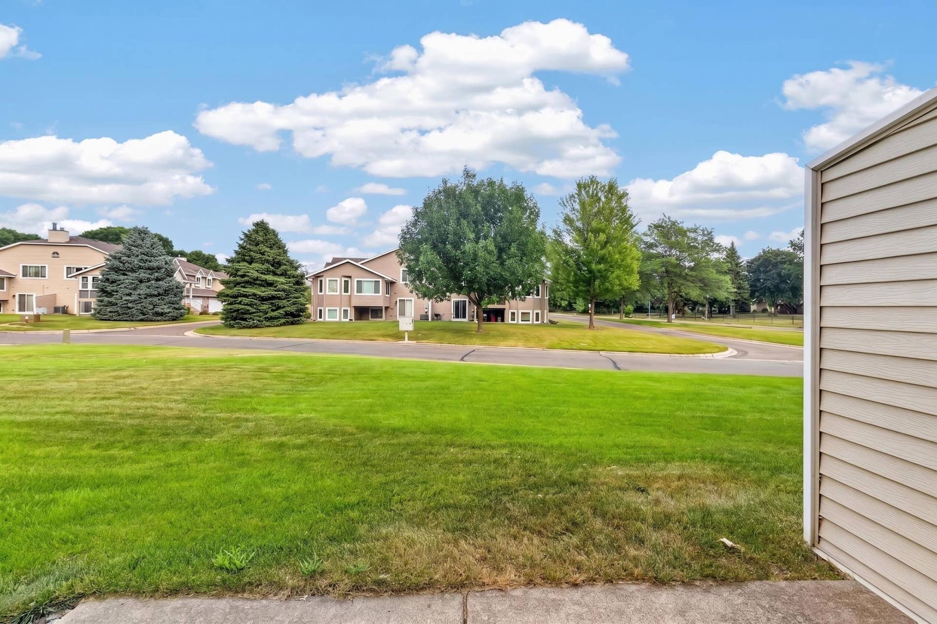 9313 Loch Lomond Lane, Brooklyn Park, MN 55443 9313 Loch Lomond Lane, Brooklyn Park, MN 55443