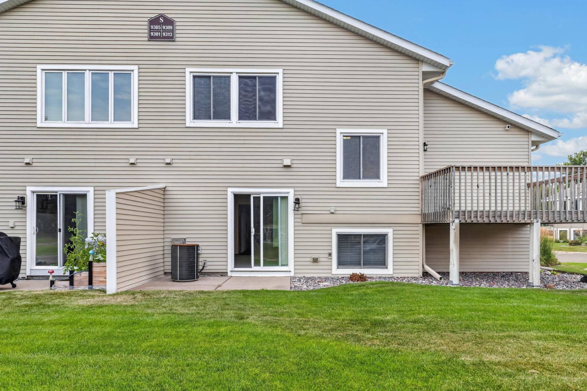 9313 Loch Lomond Lane, Brooklyn Park, MN 55443 9313 Loch Lomond Lane, Brooklyn Park, MN 55443