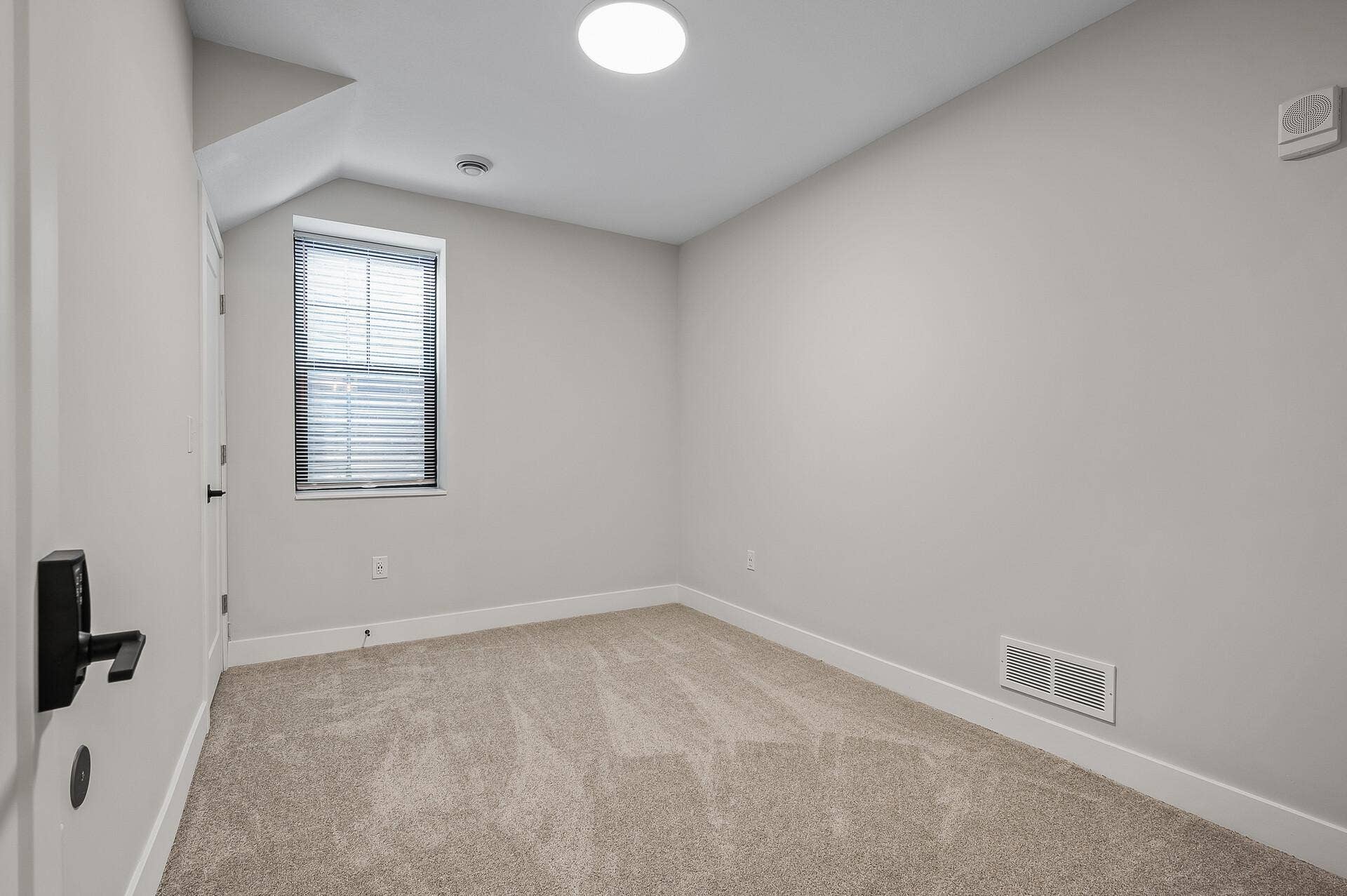 2413 1st Avenue S, 84, Minneapolis, MN 55404 36_2413_1st_Ave36_mls.jpg