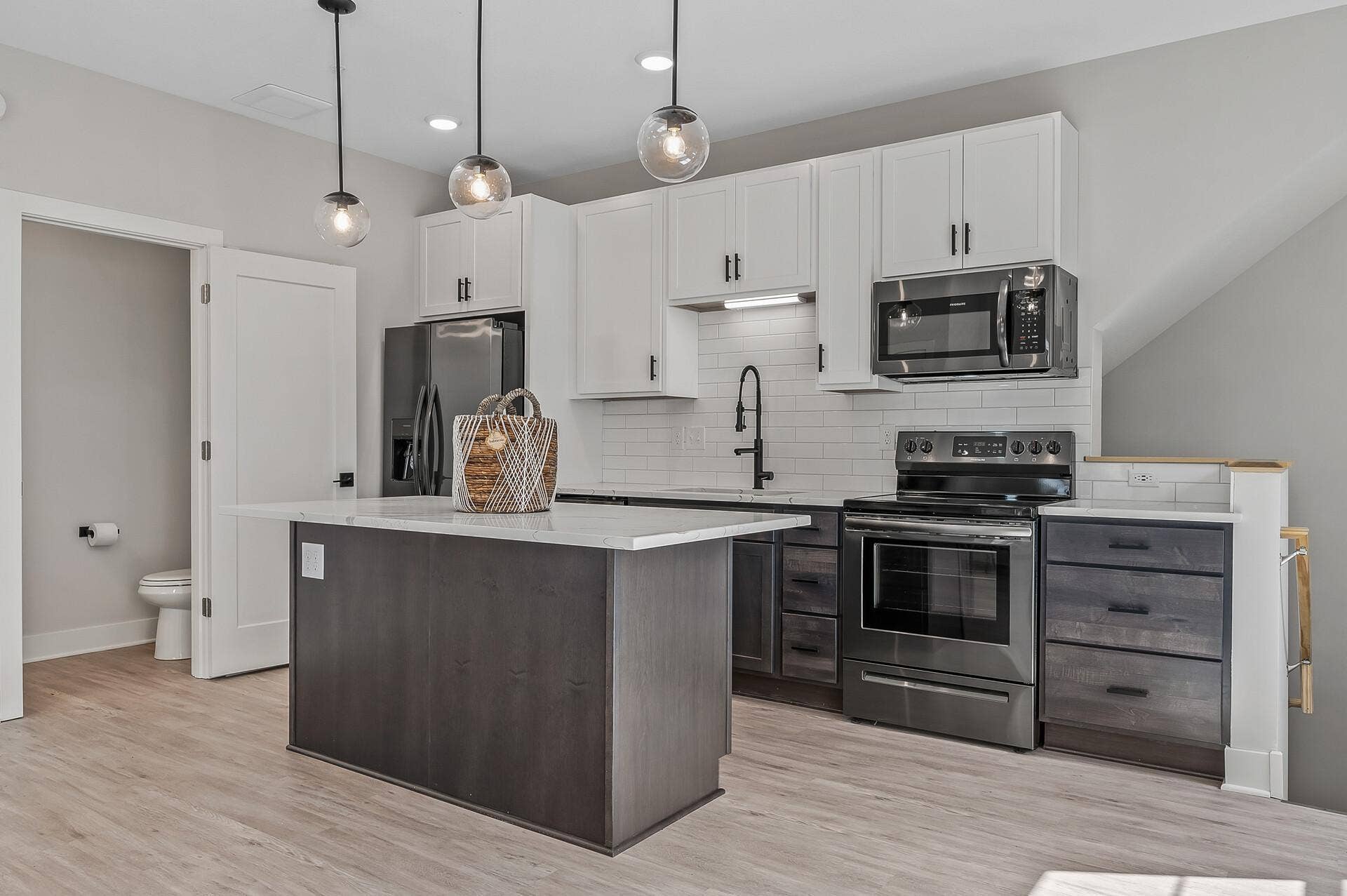 2413 1st Avenue S, 84, Minneapolis, MN 55404 15_2413_1st_Ave15_mls.jpg