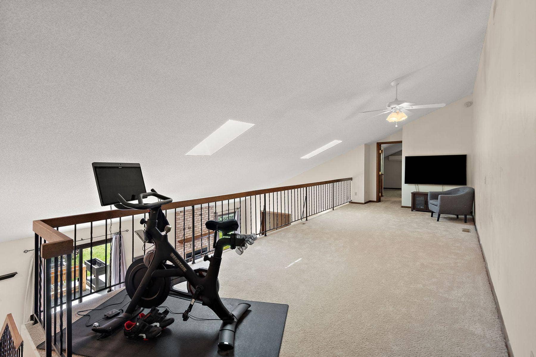 7051 Robinwood Trail, Woodbury, MN 55125 7051 Robinwood Trail, Woodbury, MN 55125