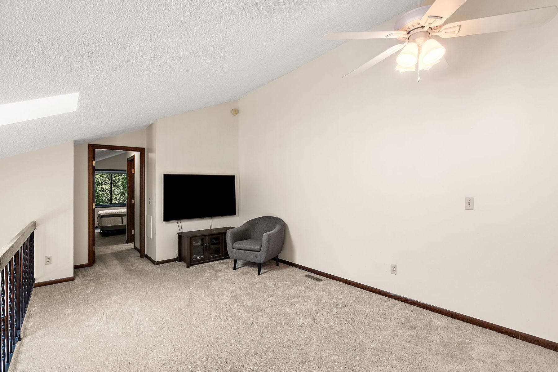 7051 Robinwood Trail, Woodbury, MN 55125 7051 Robinwood Trail, Woodbury, MN 55125