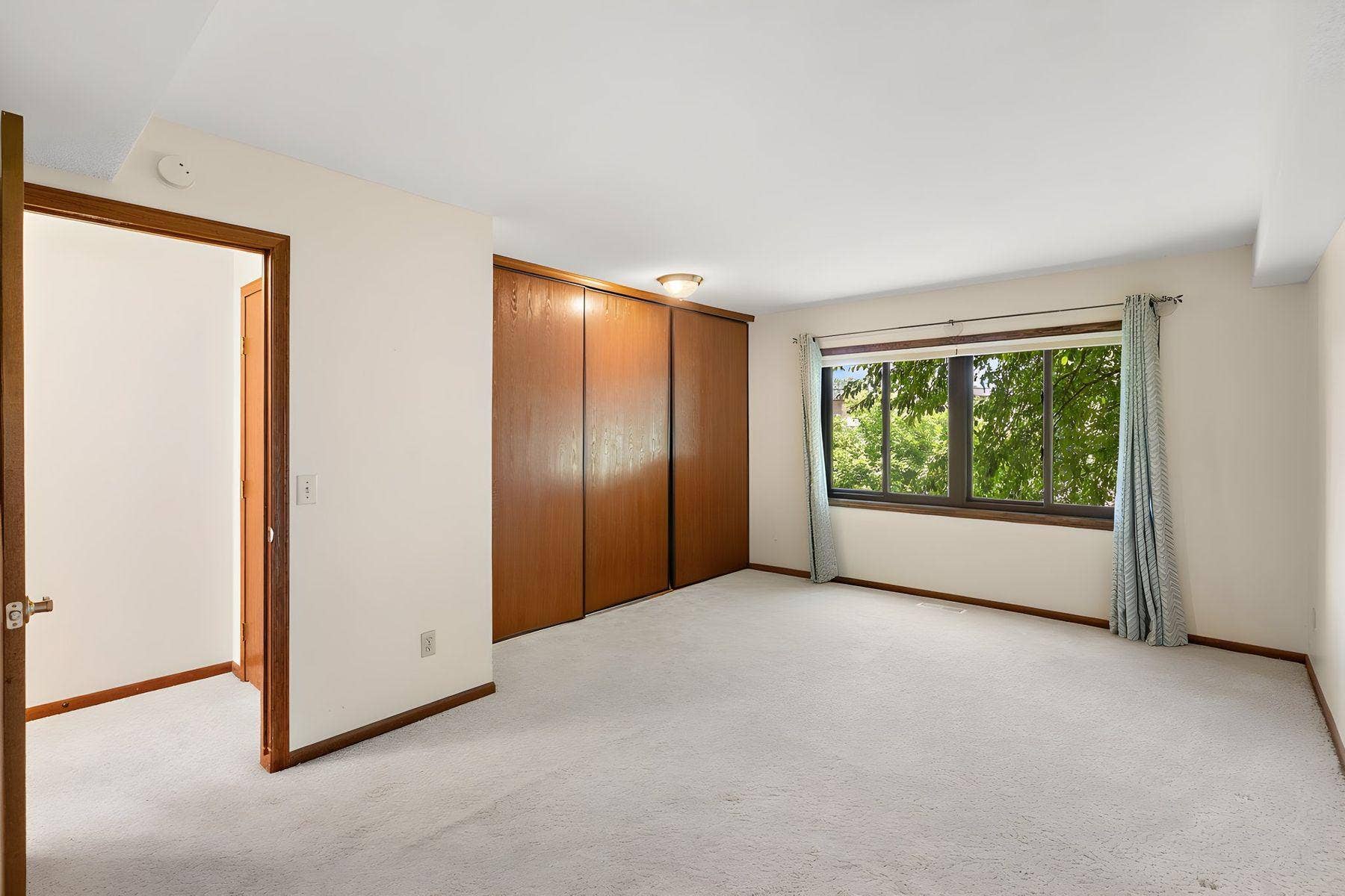 7051 Robinwood Trail, Woodbury, MN 55125 7051 Robinwood Trail, Woodbury, MN 55125