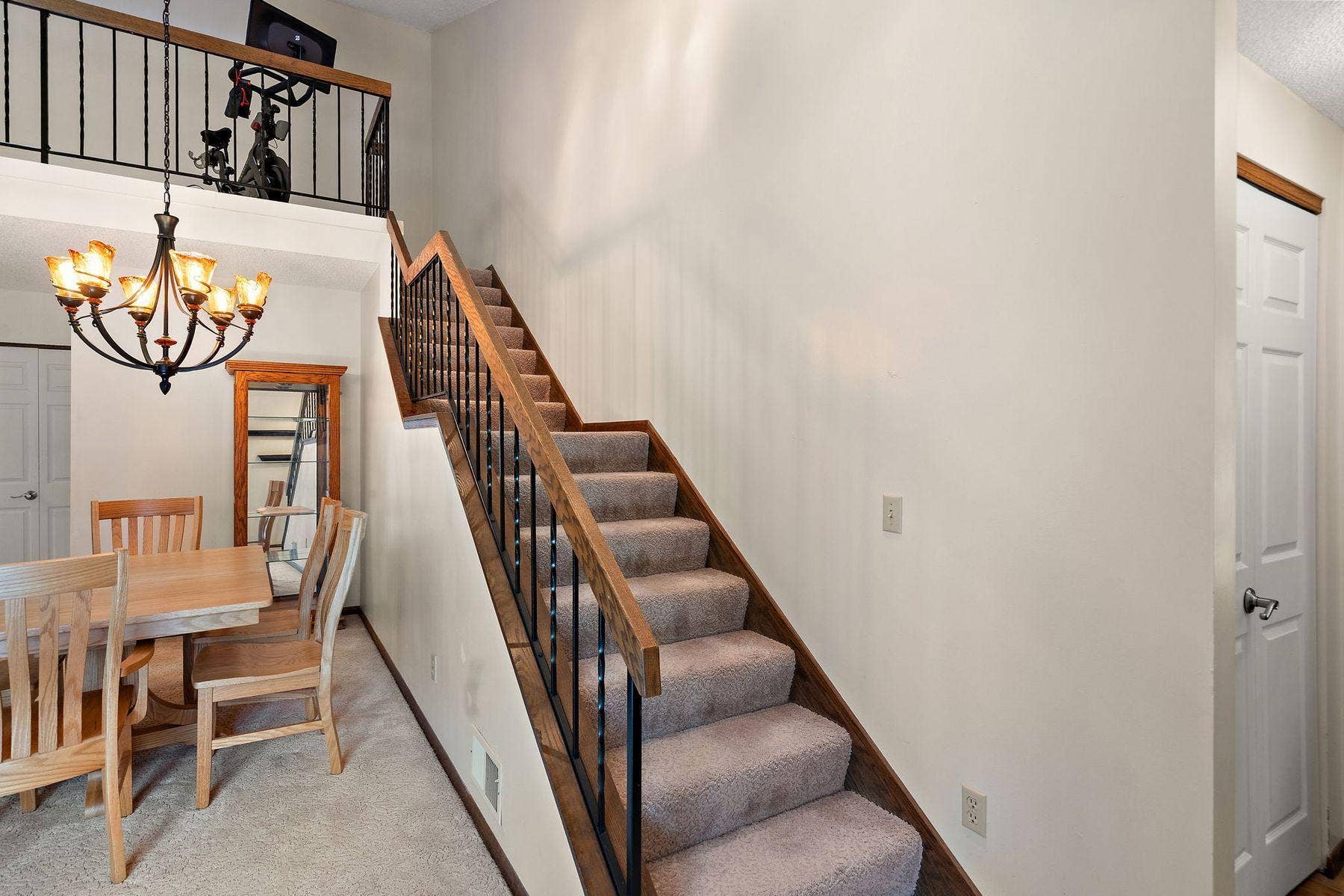 7051 Robinwood Trail, Woodbury, MN 55125 7051 Robinwood Trail, Woodbury, MN 55125