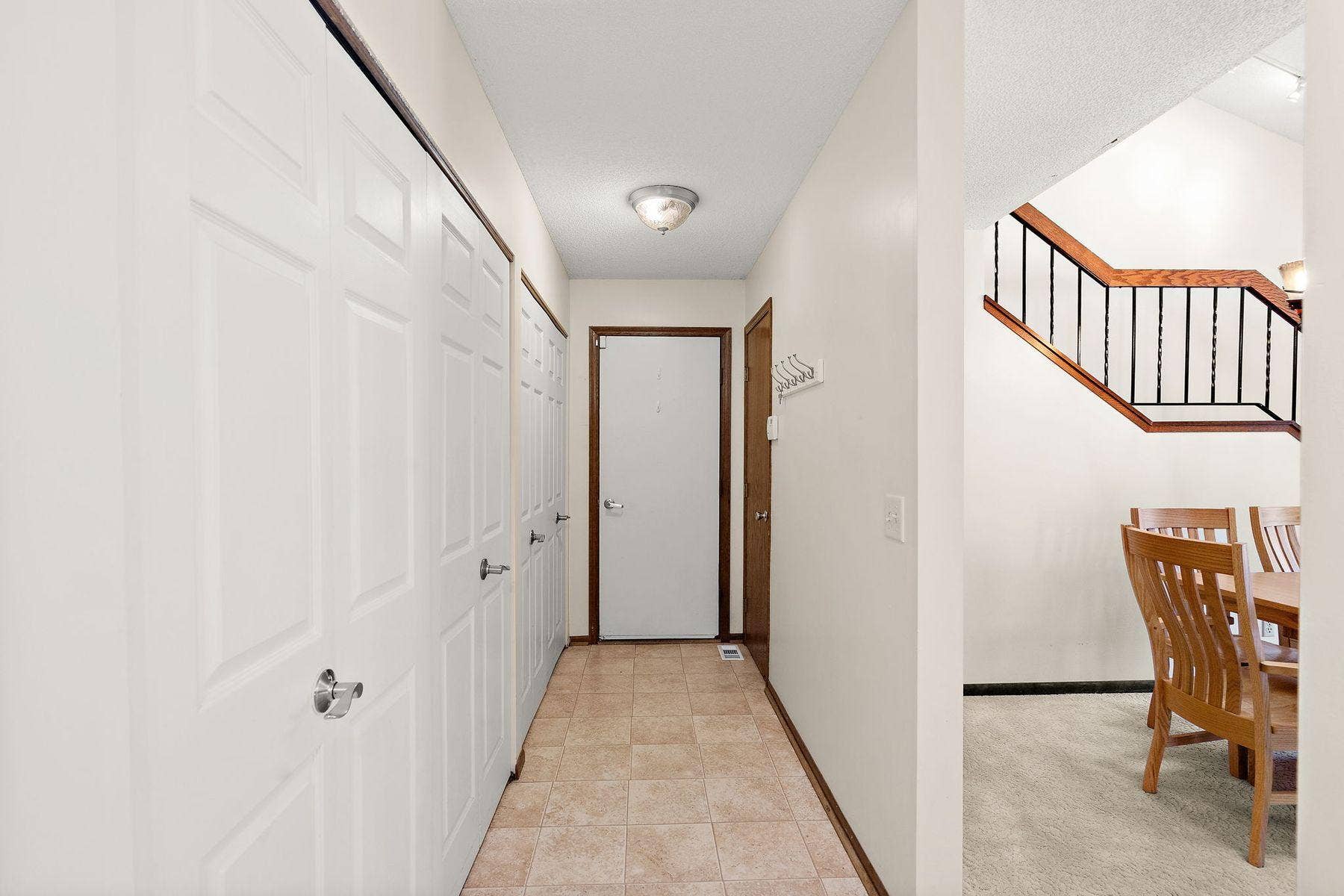 7051 Robinwood Trail, Woodbury, MN 55125 7051 Robinwood Trail, Woodbury, MN 55125
