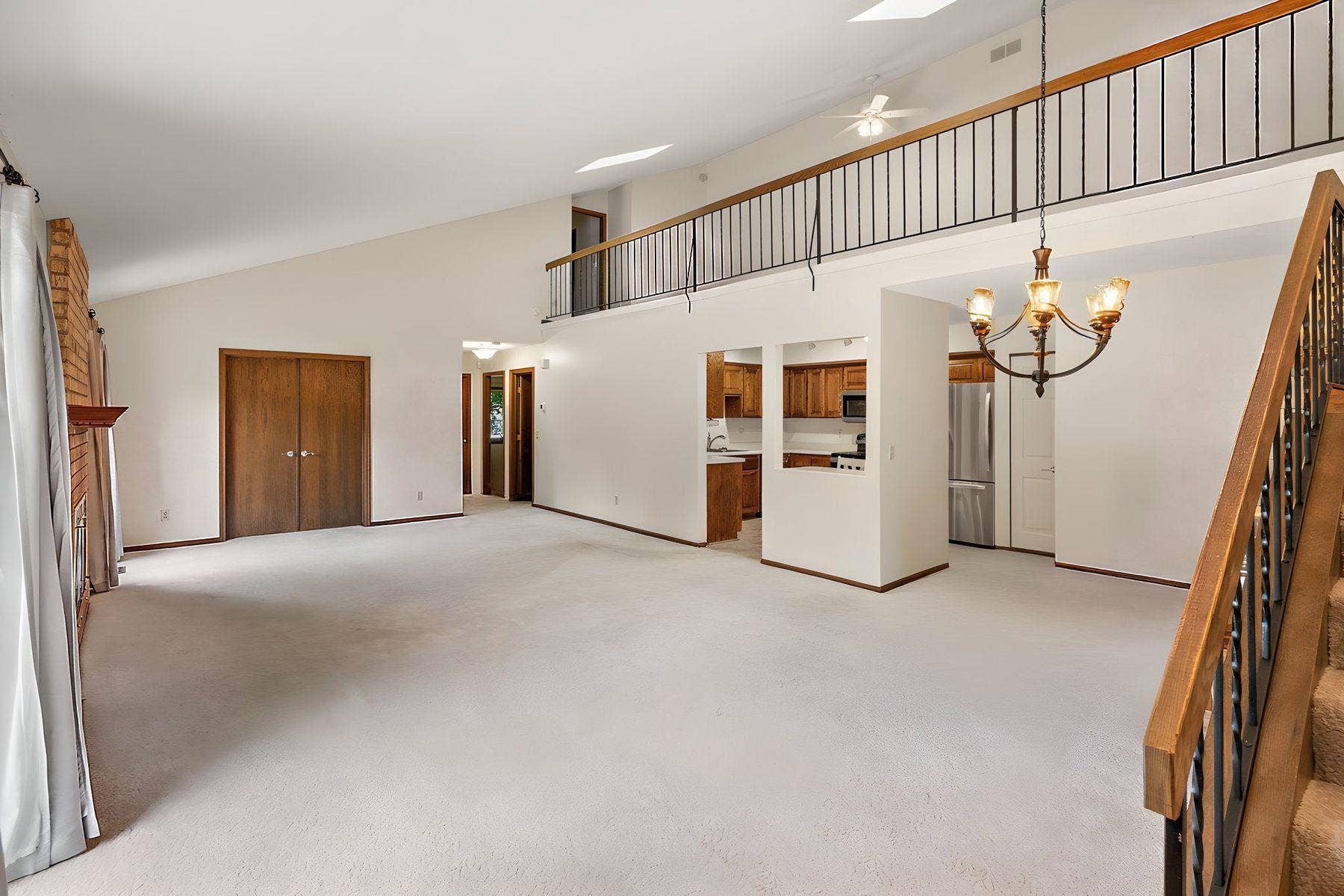 7051 Robinwood Trail, Woodbury, MN 55125 7051 Robinwood Trail, Woodbury, MN 55125